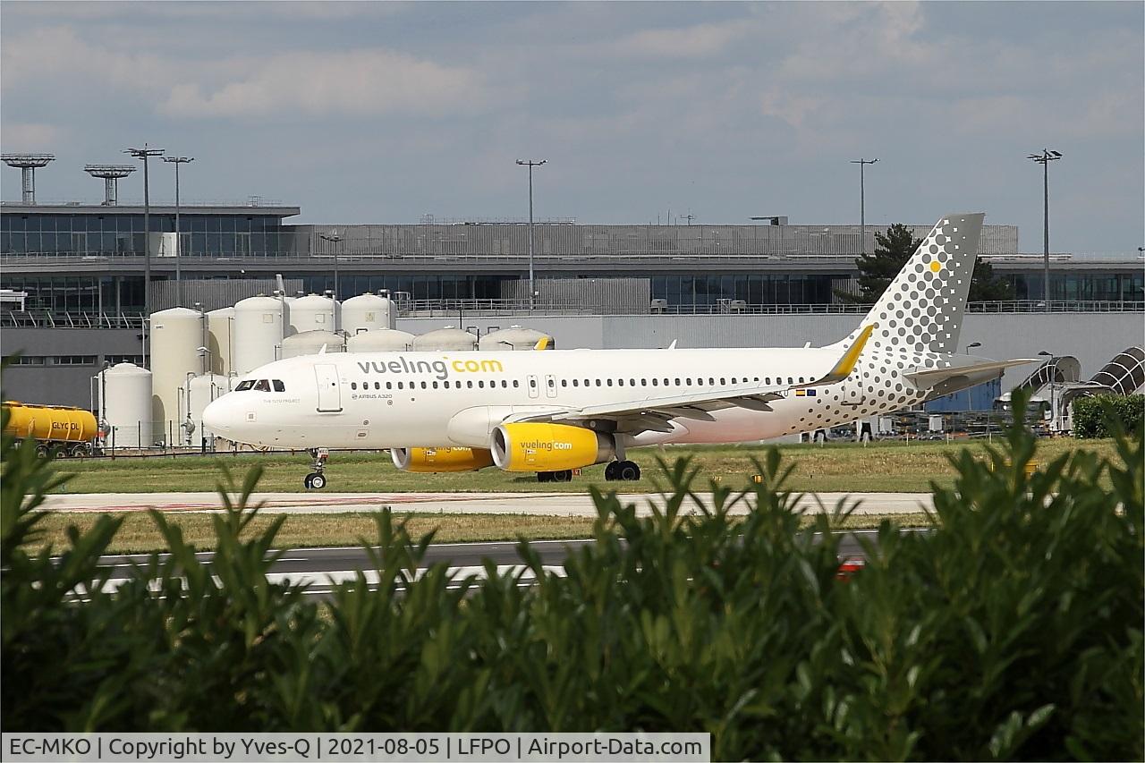 EC-MKO, 2016 Airbus A320-232 C/N 7028, Airbus A320-232, taxiing, Paris-Orly airport (LFPO-ORY)
