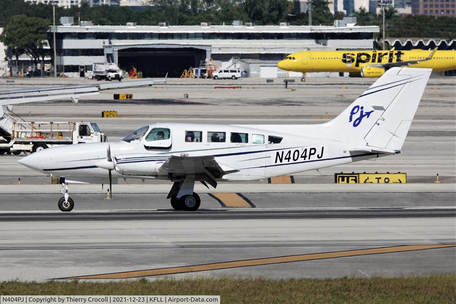N404PJ, 1981 Cessna 402C Businessliner C/N 402C0513, Just landed at Fort Lauderdale