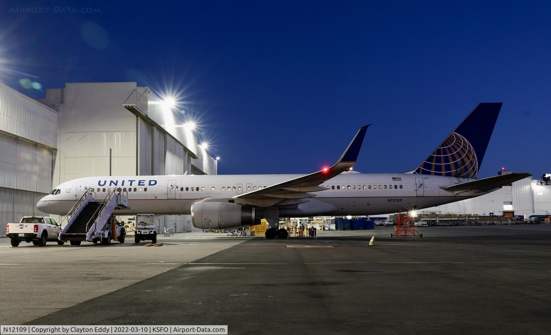 N12109, 1994 Boeing 757-224 C/N 27299, SFO 2022.