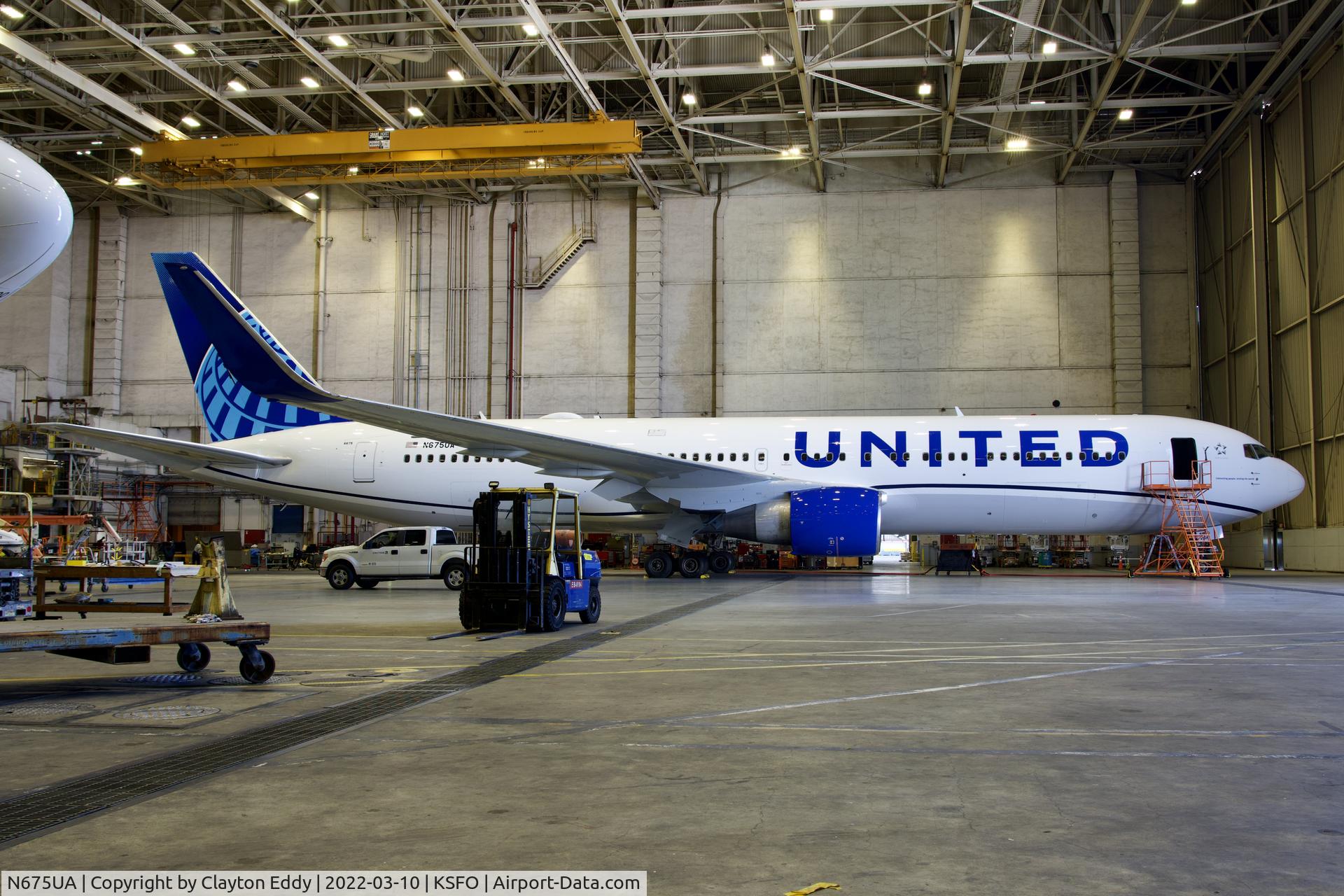 N675UA, 2000 Boeing 767-322 C/N 29243, SFO 2022.