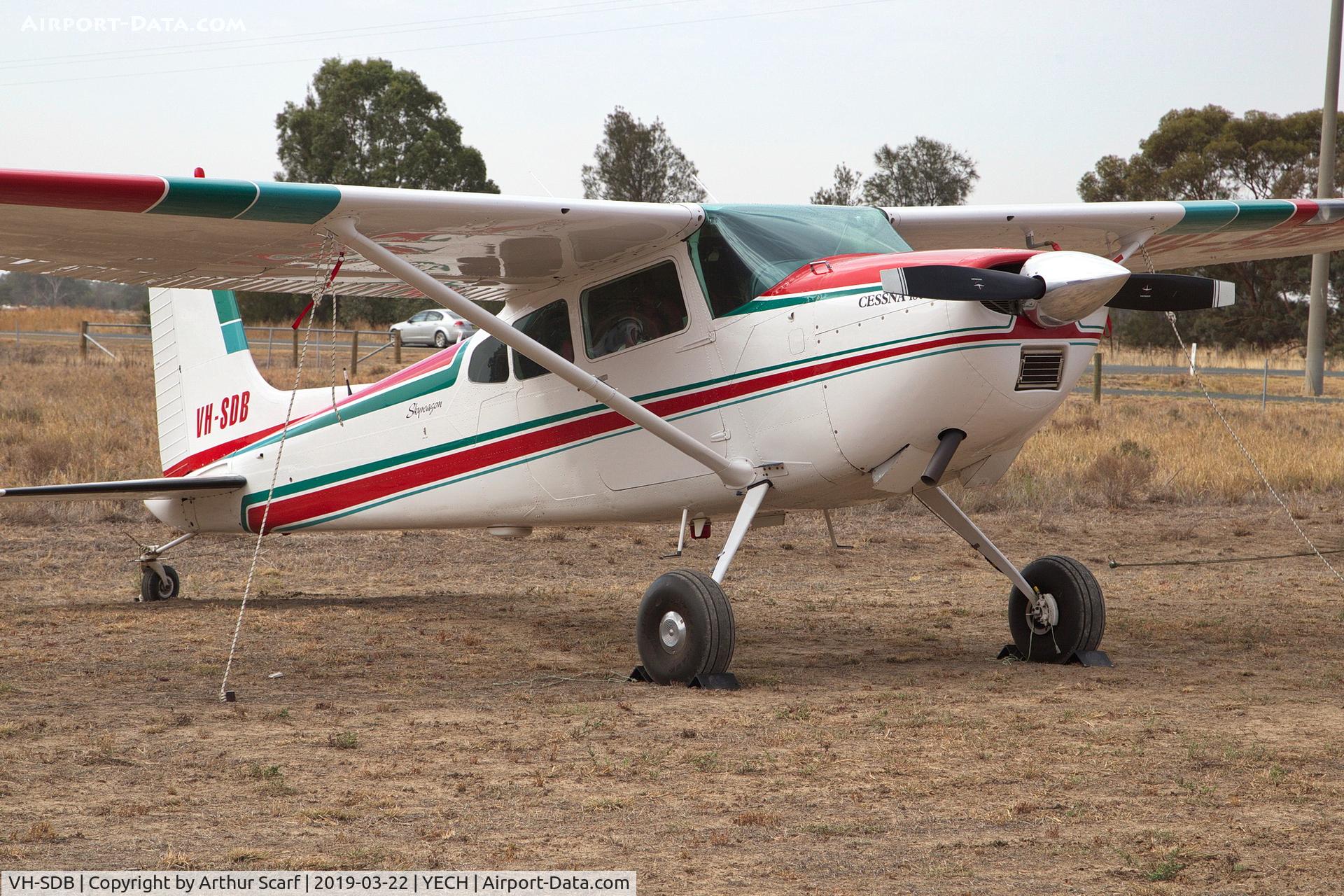 VH-SDB, 1965 Cessna 180H Skywagon C/N 18051640, Antique Aircraft Assn of Australia fly in at Echuca YECH March 2019