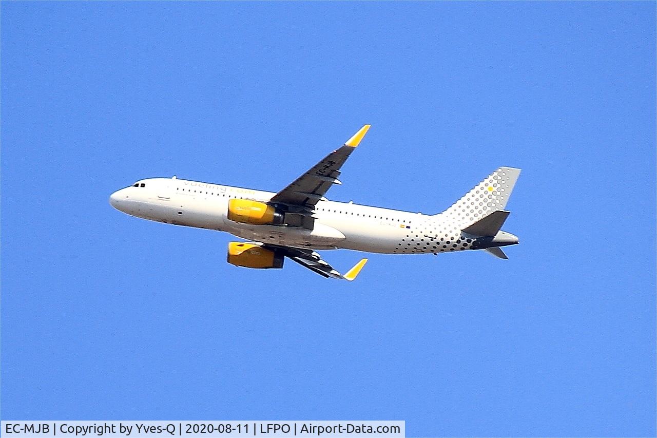 EC-MJB, 2015 Airbus A320-232 C/N 6883, Airbus A320-232, Climbing from rwy 24, Paris-Orly airport (LFPO-ORY)