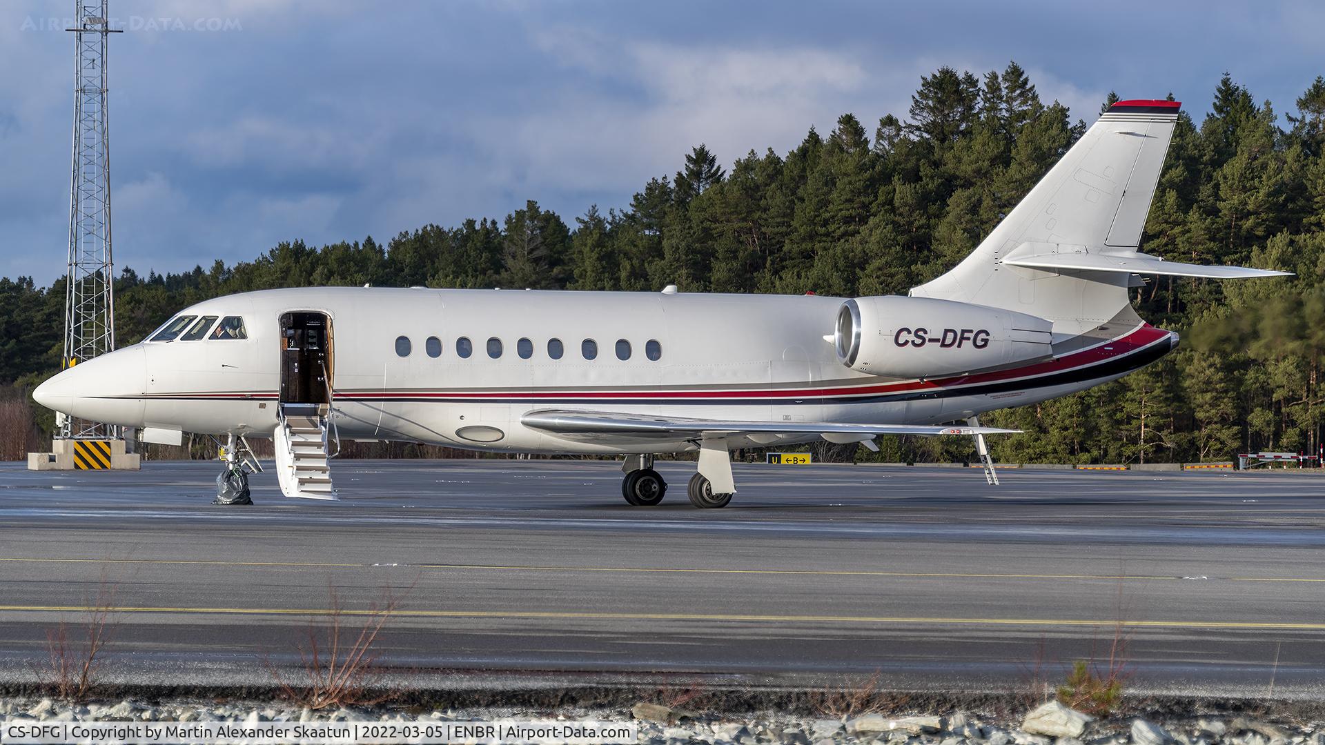 CS-DFG, 2004 Dassault Falcon 2000EX C/N 44, Parked at the de-ice platform.