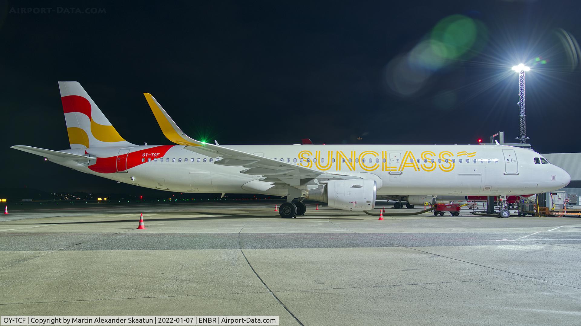 OY-TCF, 2014 Airbus A321-211 C/N 6351, Parked at gate 23.