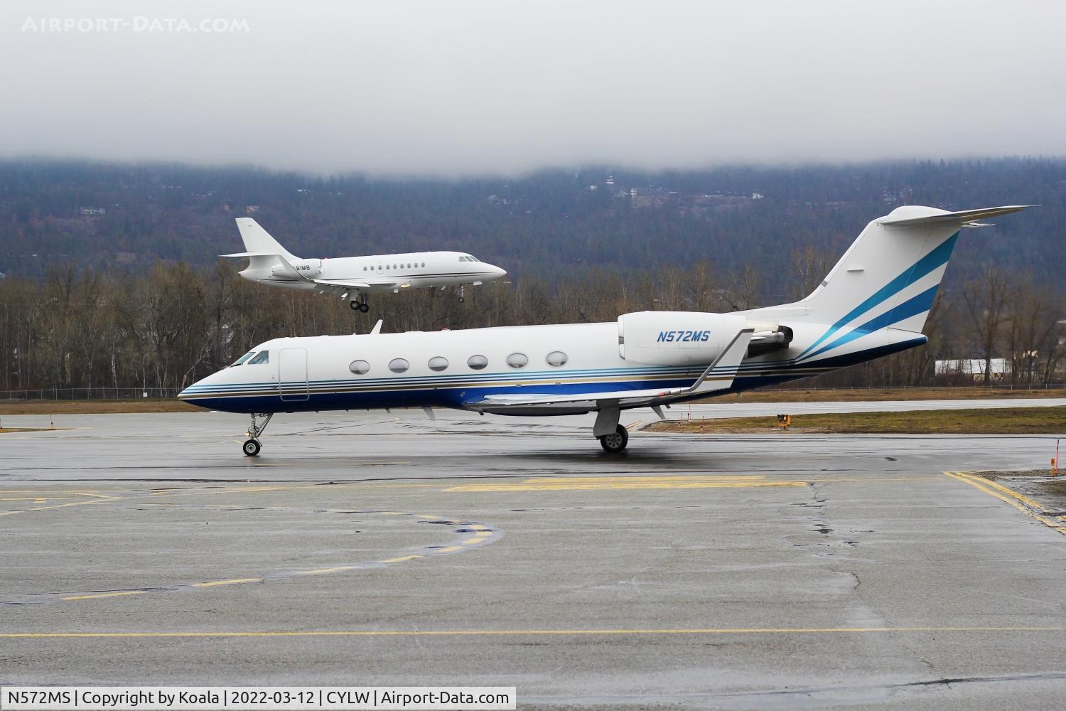 N572MS, 1998 Gulfstream Aerospace G-IV C/N 1352, Arrival form Chicago (MDW)
