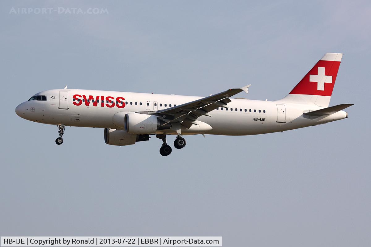 HB-IJE, 1995 Airbus A320-214 C/N 559, at bru