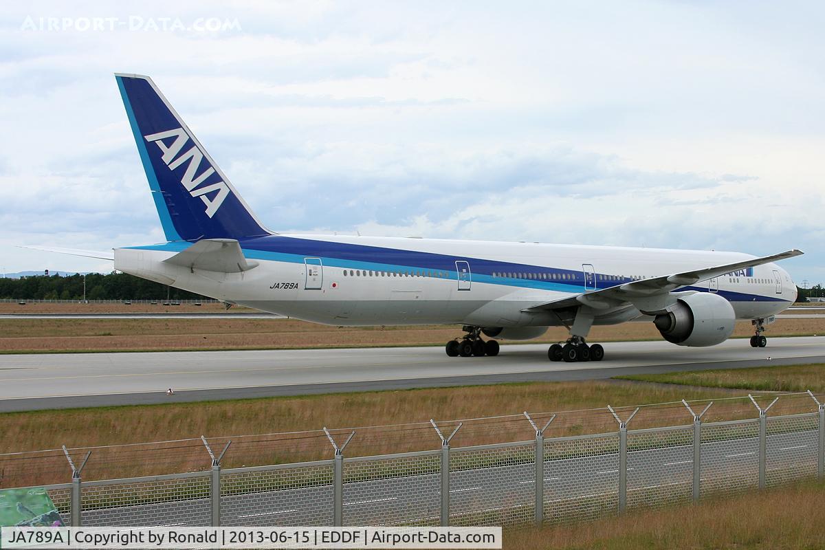 JA789A, 2010 Boeing 777-381/ER C/N 40687, at fra