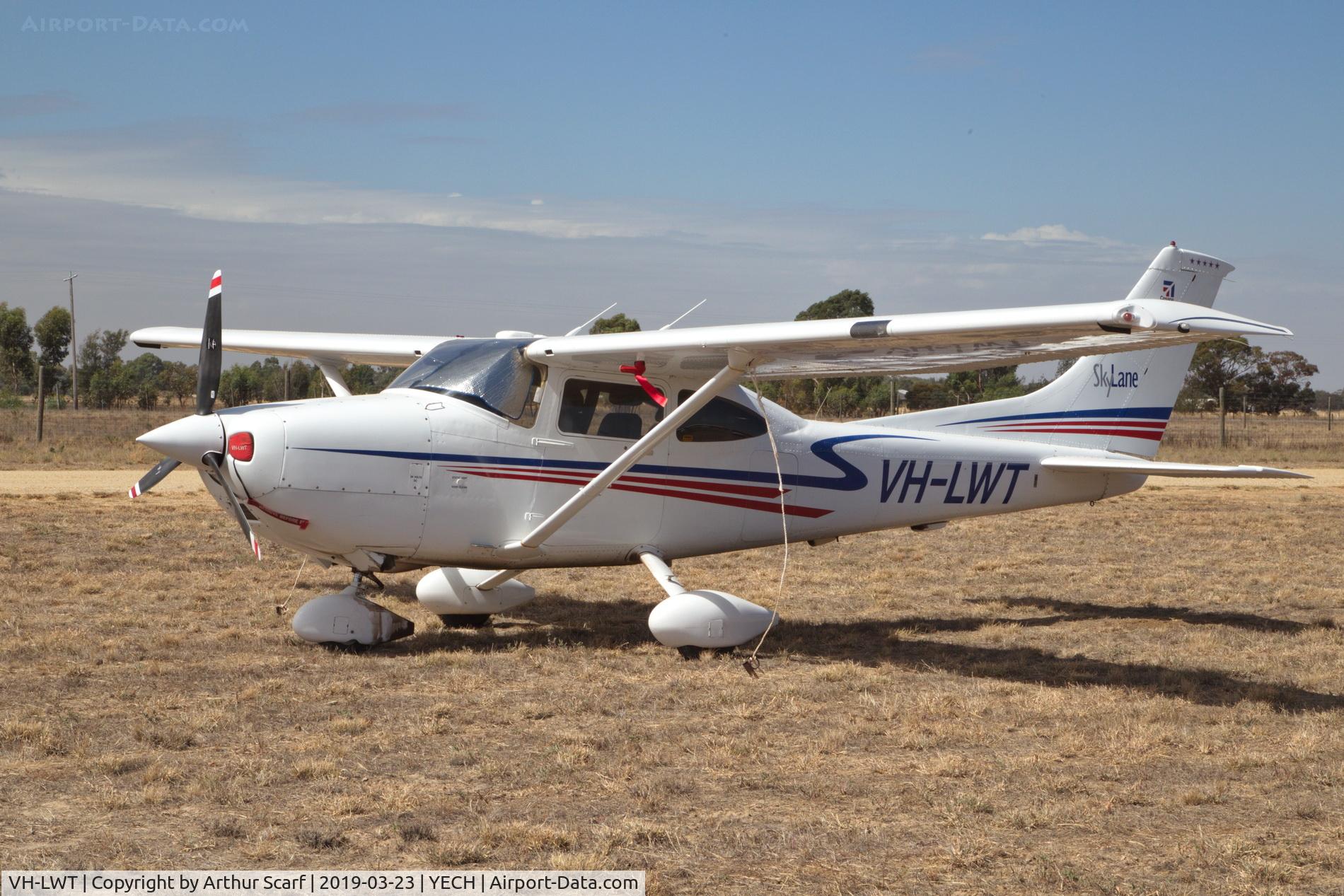 VH-LWT, 2001 Cessna 182T Skylane Skylane C/N 18281046, Antique Aeroplane Association of Australia fly in Echuca Vic 2019