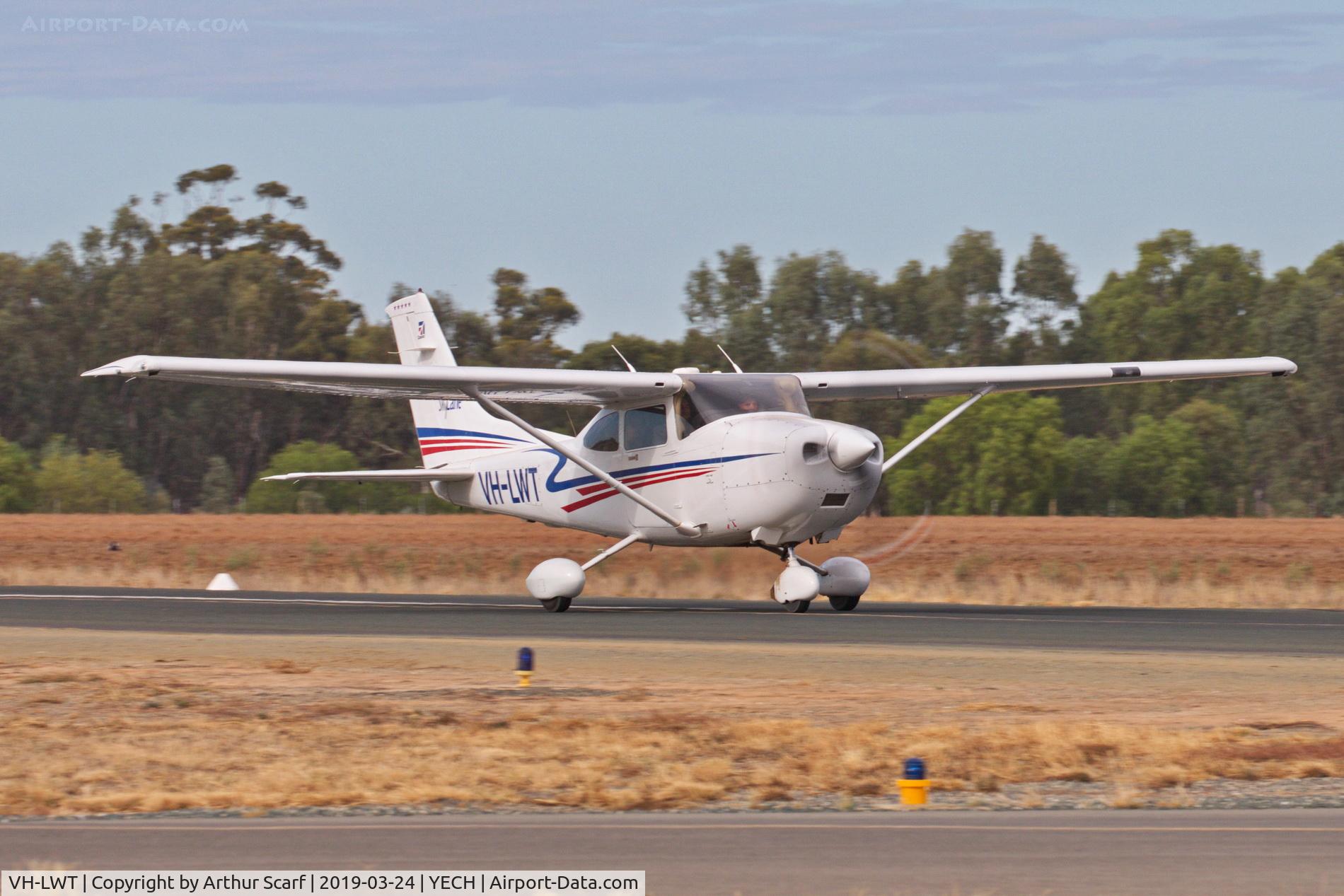 VH-LWT, 2001 Cessna 182T Skylane Skylane C/N 18281046, Antique Aeroplane Association of Australia fly in Echuca Vic 2019