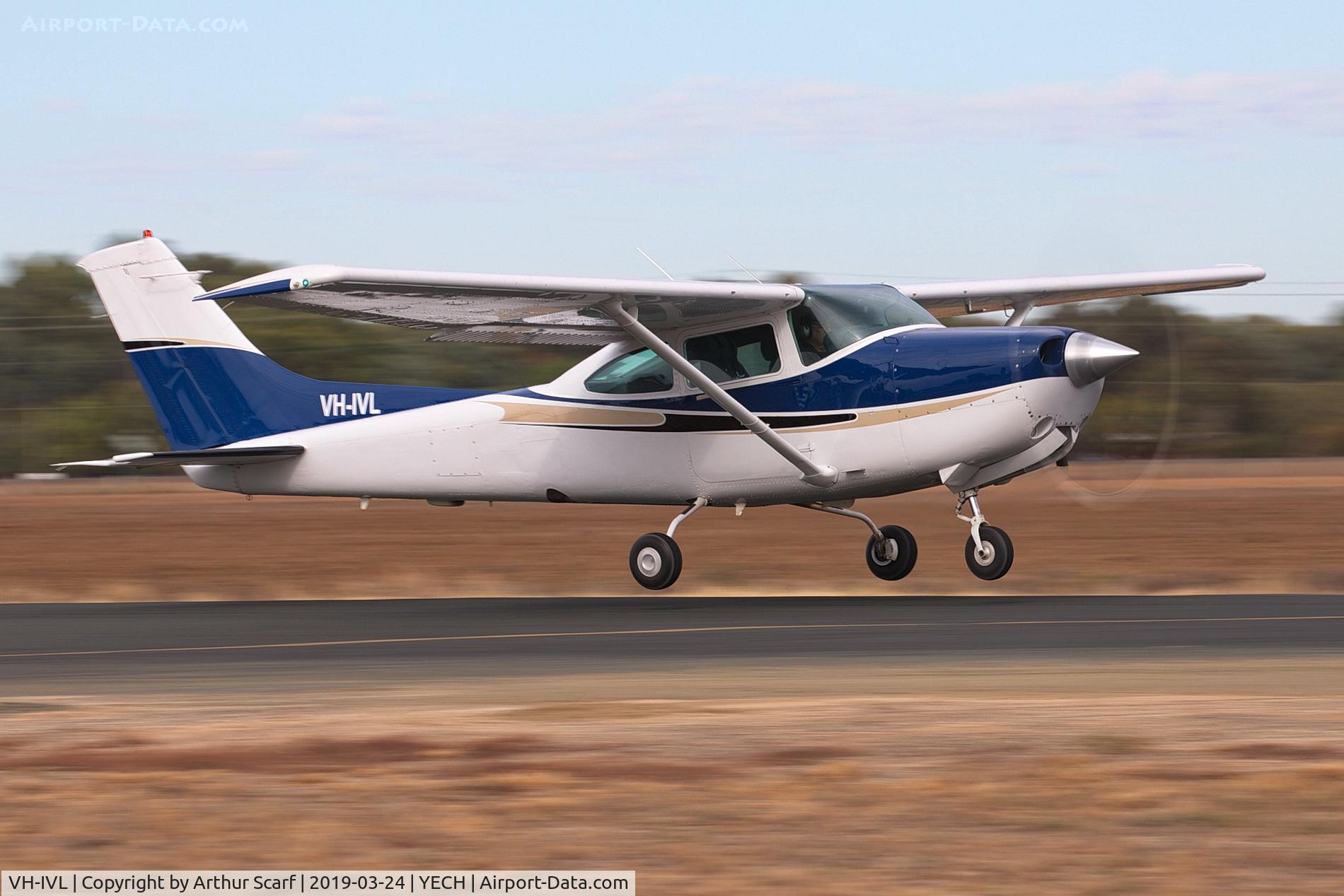 VH-IVL, Cessna TR182 Turbo Skylane RG C/N R18201801, Antique Aeroplane Association of Australia fly in Echuca Vic 2019