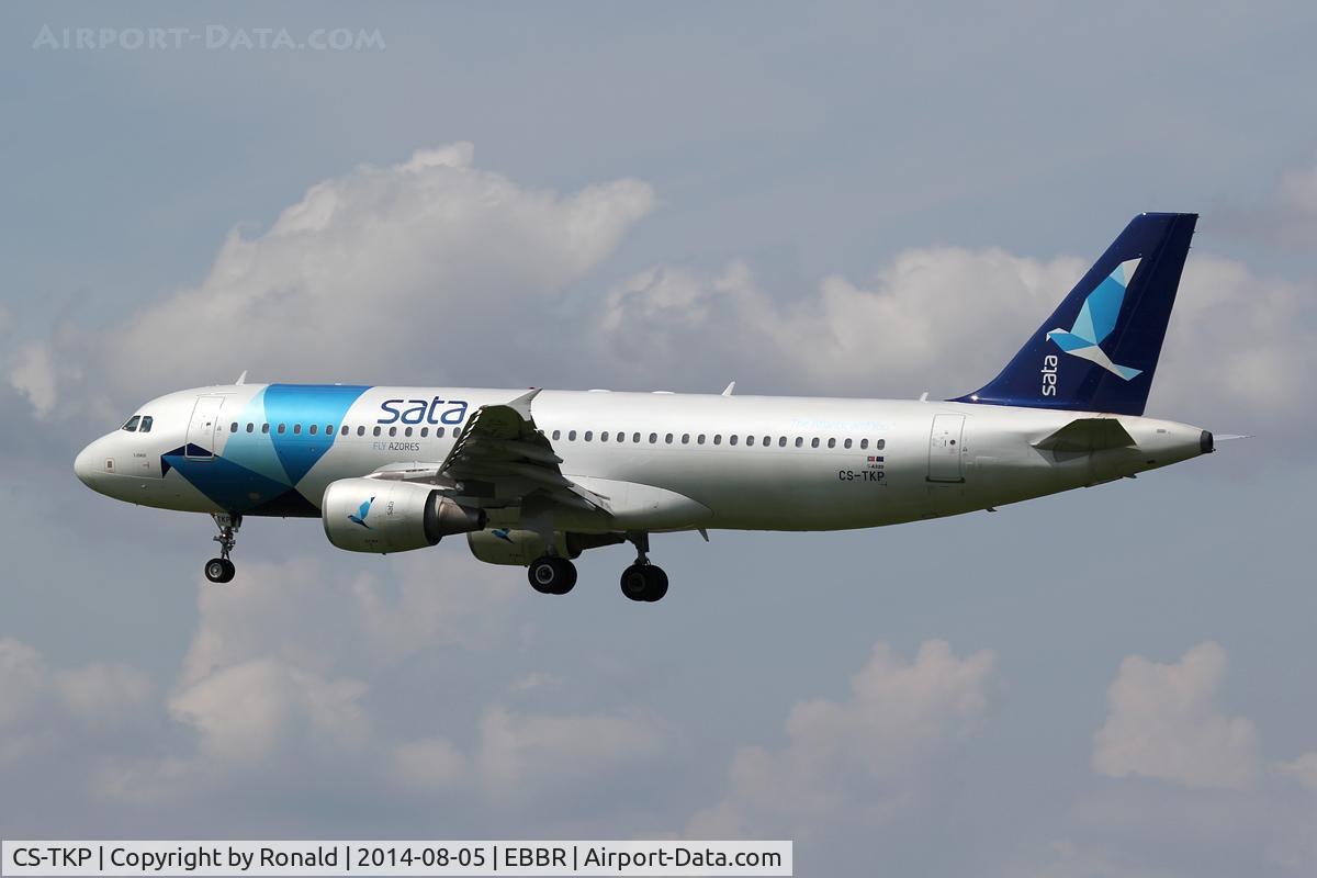 CS-TKP, 2003 Airbus A320-214 C/N 2011, at bru
