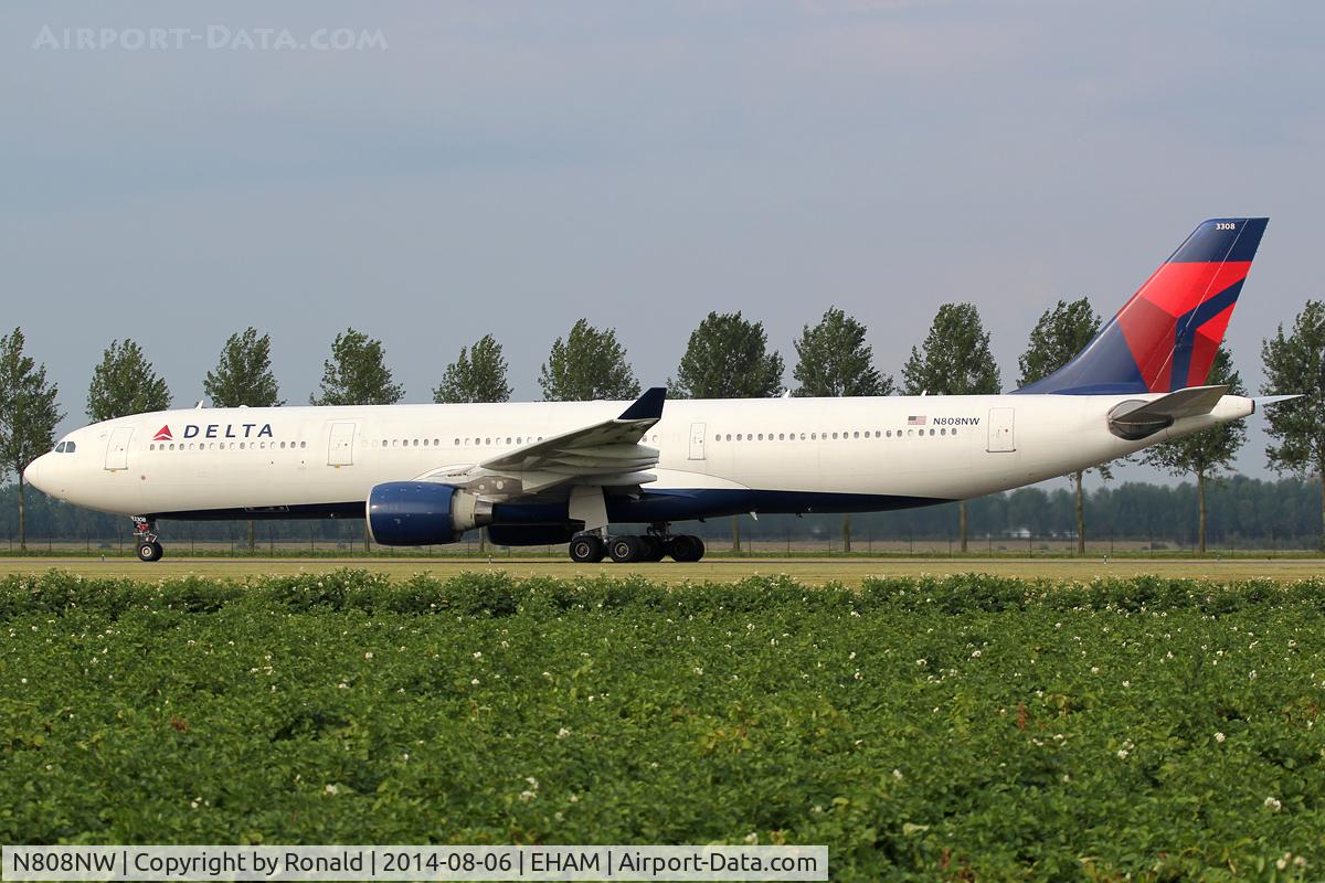 N808NW, 2004 Airbus A330-323 C/N 0591, at spl