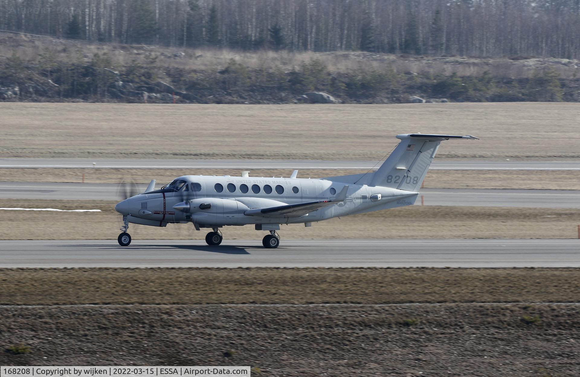 168208, 2009 Hawker Beechcraft UC-12W Huron (B300C) C/N FM-32, TWY W