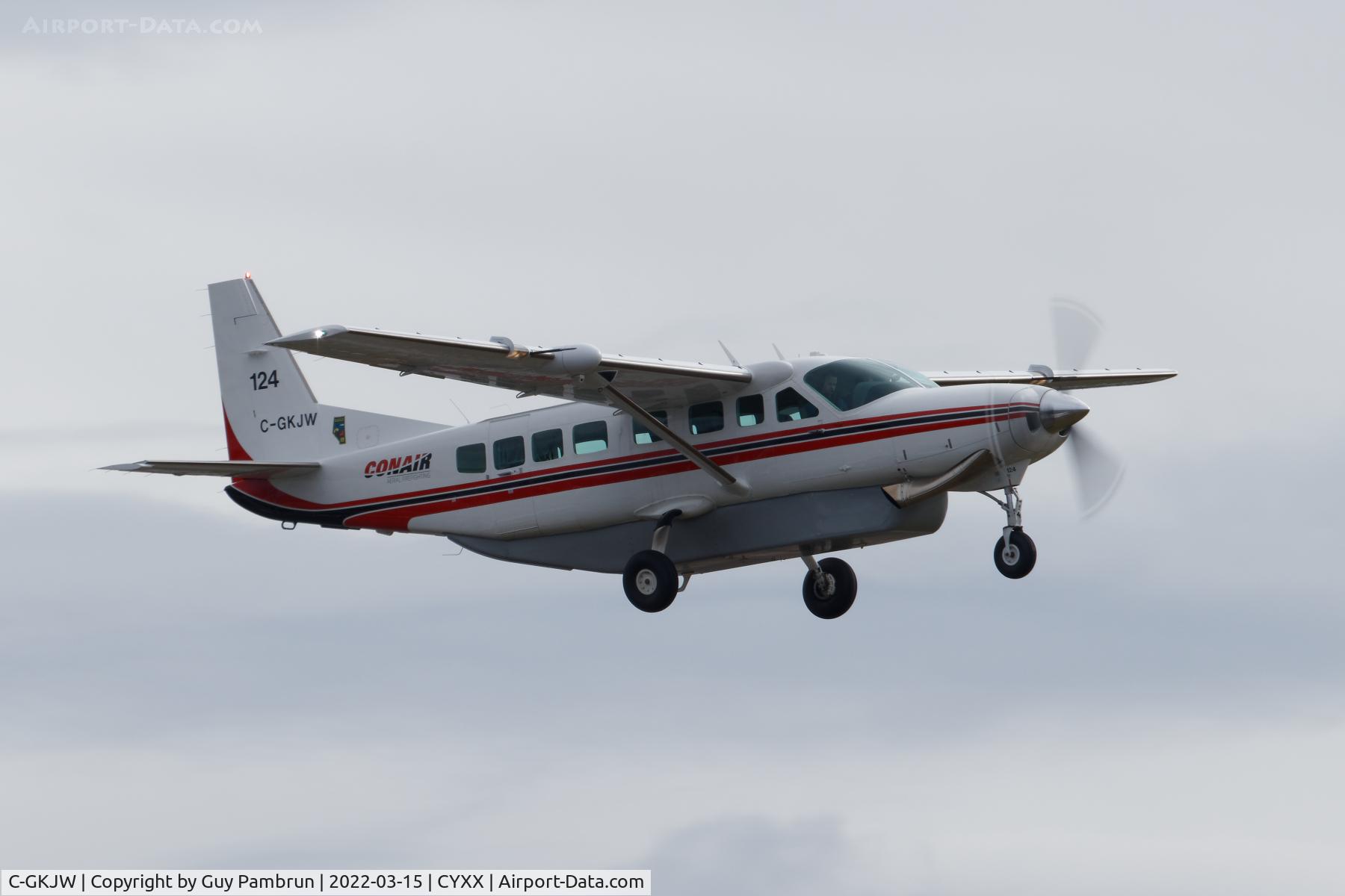 C-GKJW, 2009 Cessna 208B Grand Caravan C/N 208B2088, Landing on 19