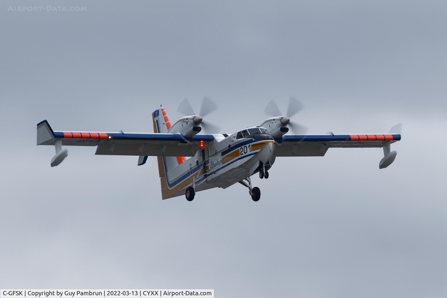 C-GFSK, 1986 Canadair CL-215-V (CL-215-1A10) C/N 1085, Landing on 19