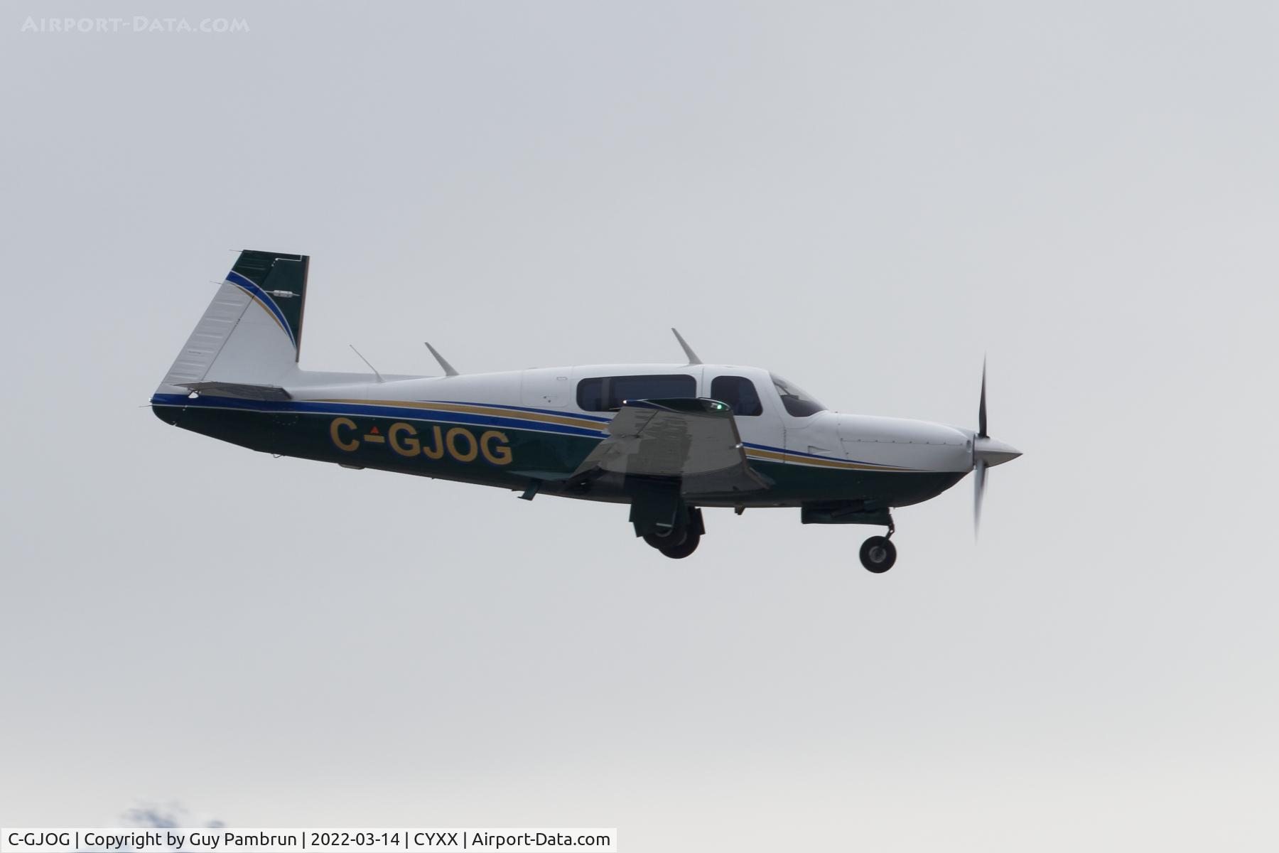 C-GJOG, 1996 Mooney M20R Ovation C/N 29-0086, Landing on 07