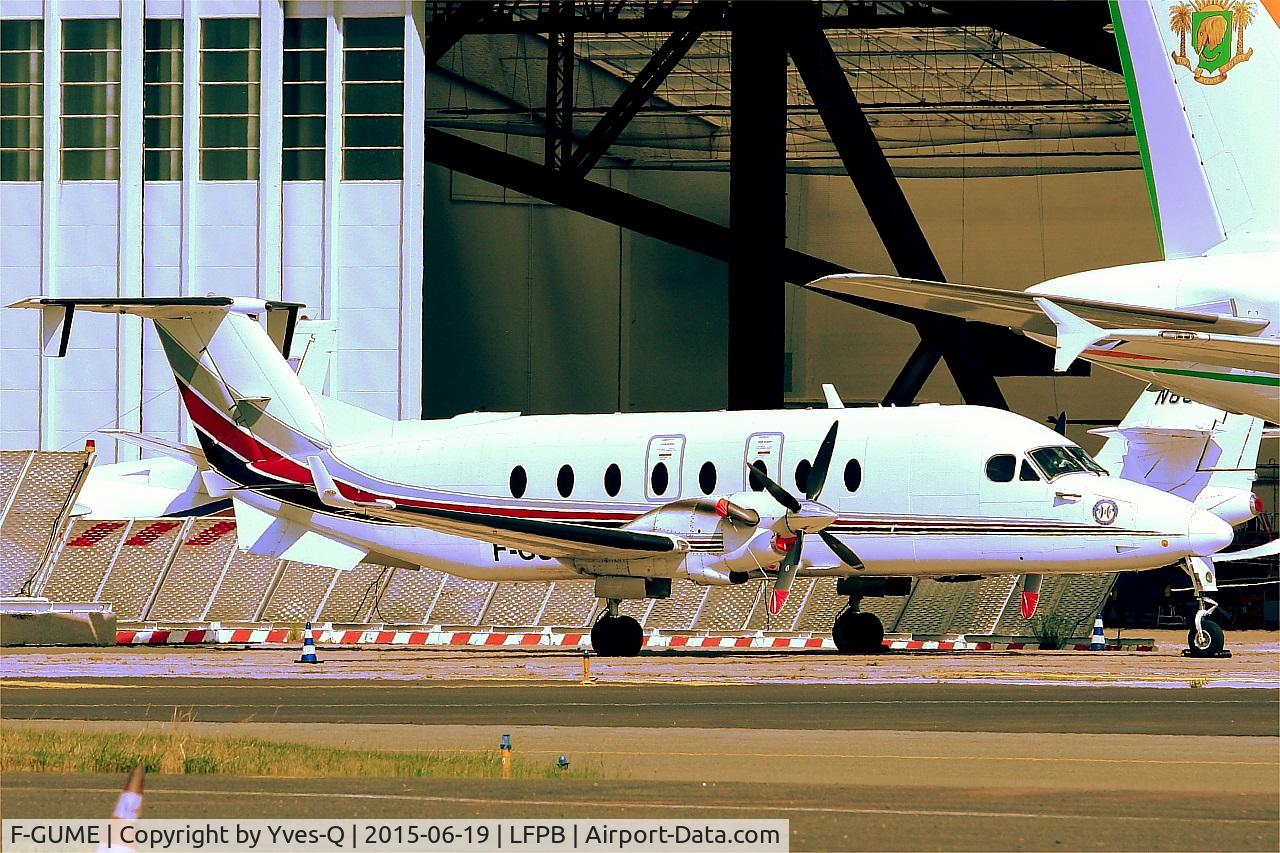 F-GUME, 1999 Beech 1900D C/N UE-371, Beech 1900D, Parked, Paris Le Bourget (LFPB-LBG)