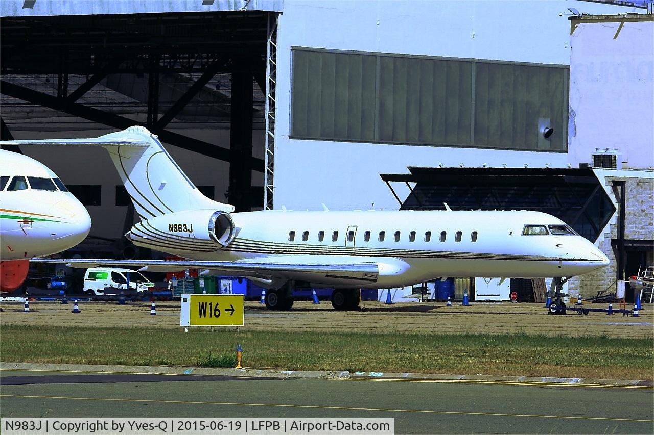 N983J, 2000 Bombardier BD-700-1A10 Global Express C/N 9072, Bombardier BD-700-1A10 Global Express, Parked, Paris Le Bourget (LFPB-LBG)