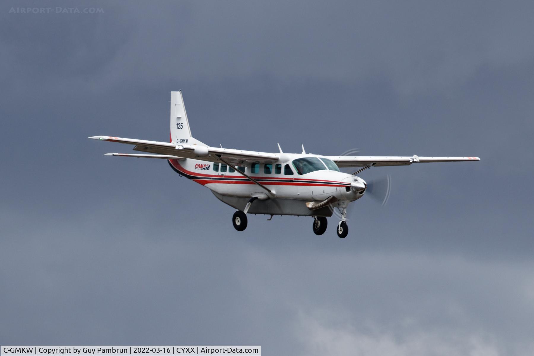 C-GMKW, 2013 Cessna 208B Grand Caravan C/N 208B5017, Landing on 19