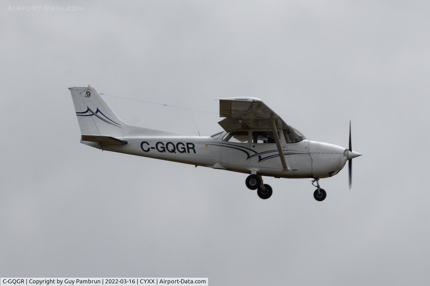 C-GQGR, 1976 Cessna 172M Skyhawk C/N 172-65953, Landing on 19