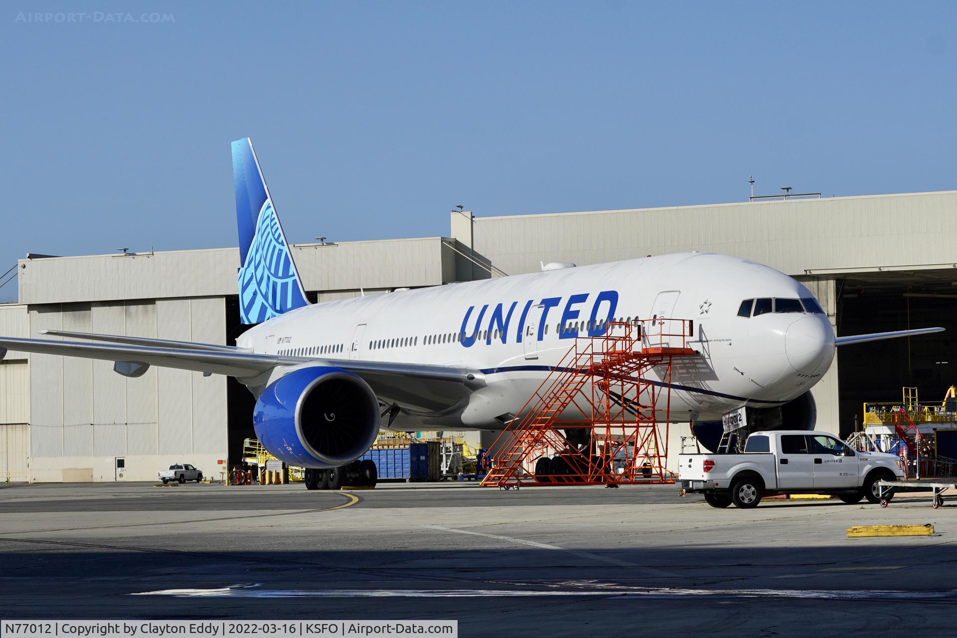 N77012, 1999 Boeing 777-224 C/N 29860, SFO 2022.
