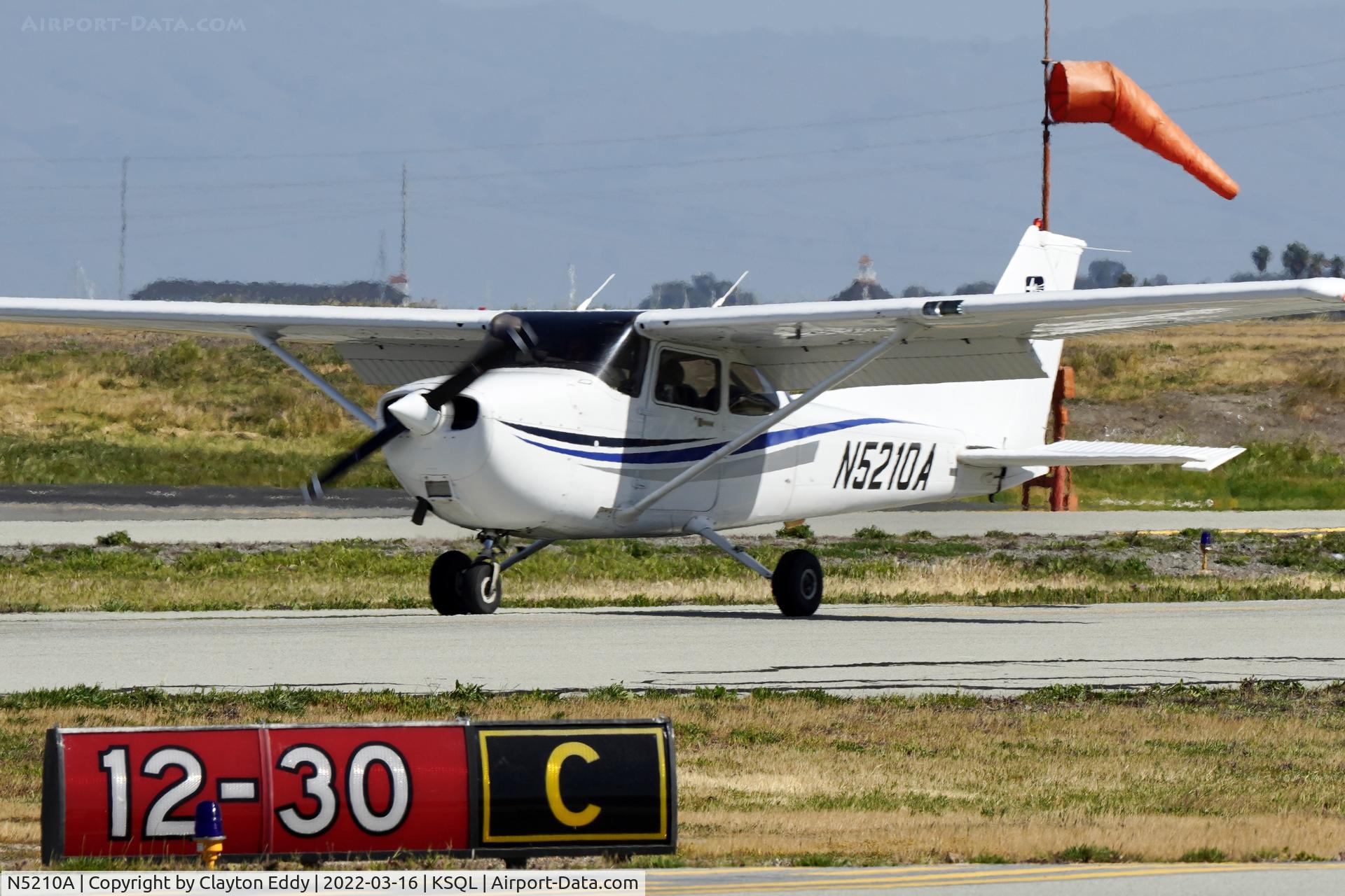 N5210A, 2002 Cessna 172S C/N 172S9118, San Carlos Airport California 2022.