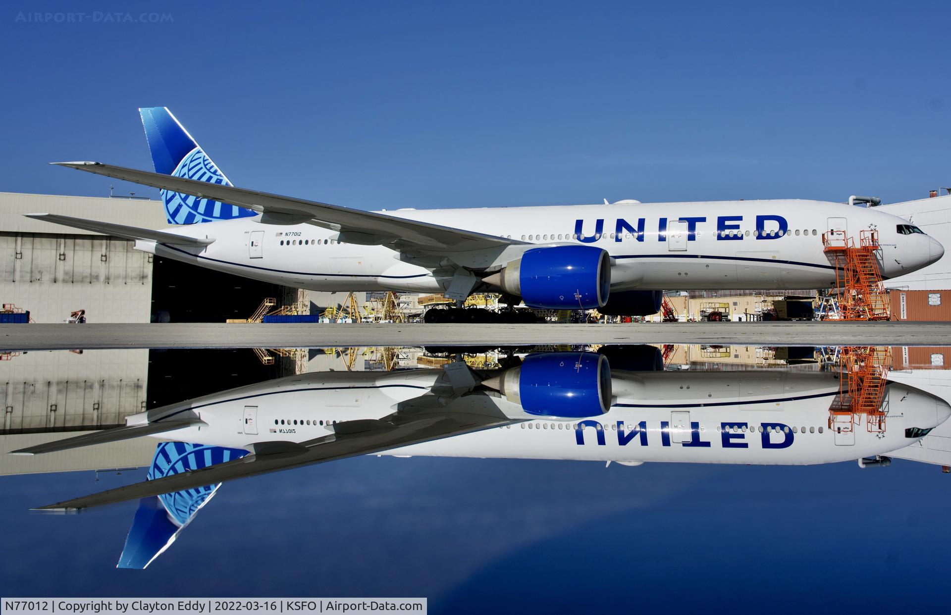 N77012, 1999 Boeing 777-224 C/N 29860, SFO 2022.