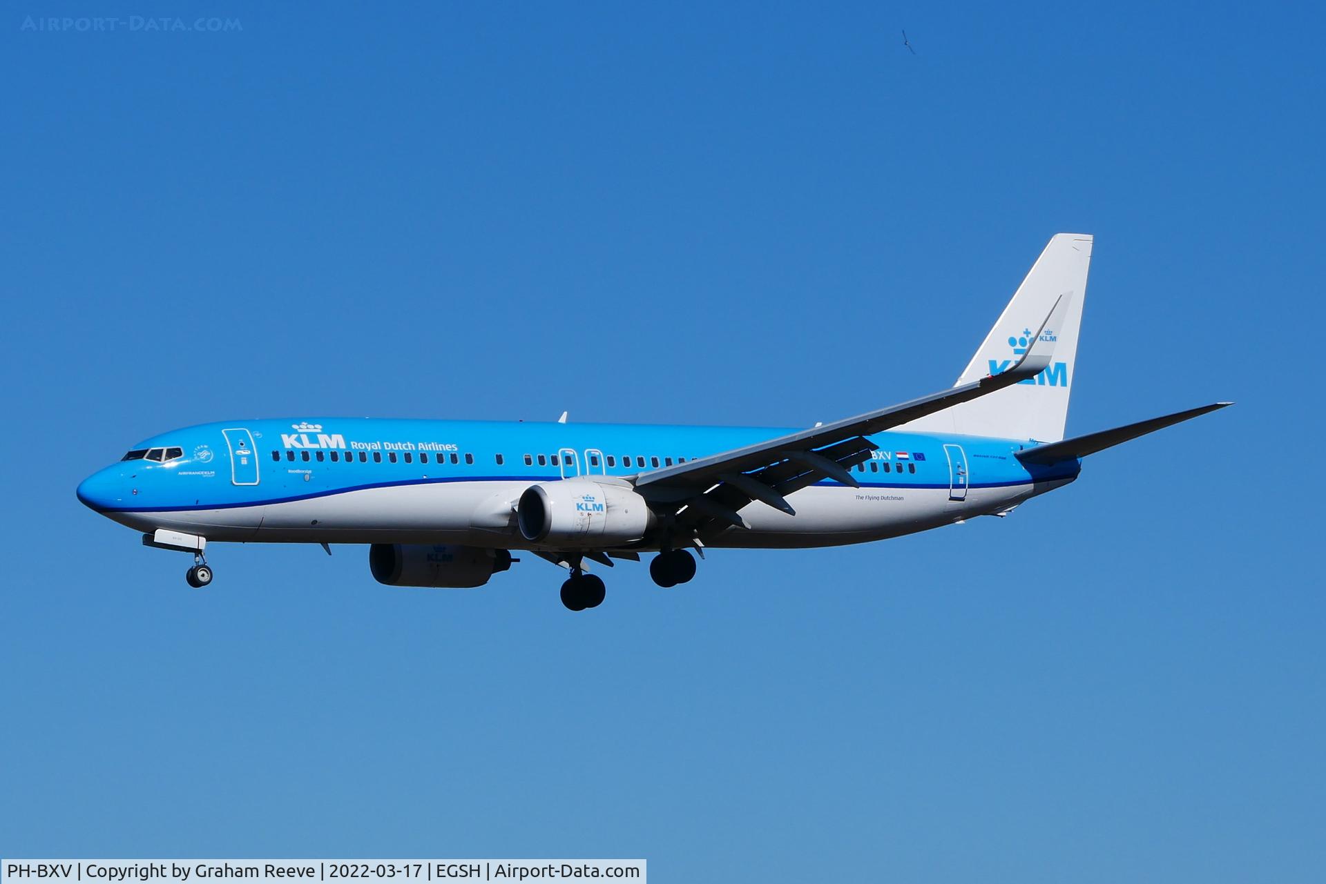 PH-BXV, 2007 Boeing 737-8K2 C/N 30370, Landing at Norwich.