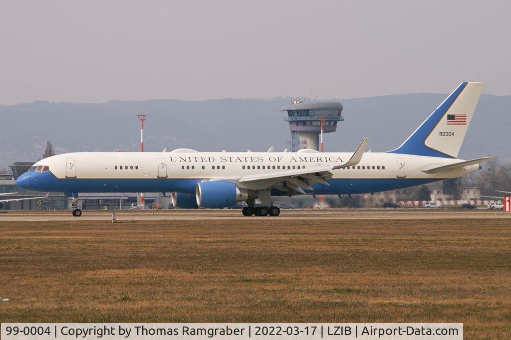 99-0004, 1999 Boeing VC-32A (757-2GA) C/N 29028, USA - Air Force VC-32A (Boeing 757-200)