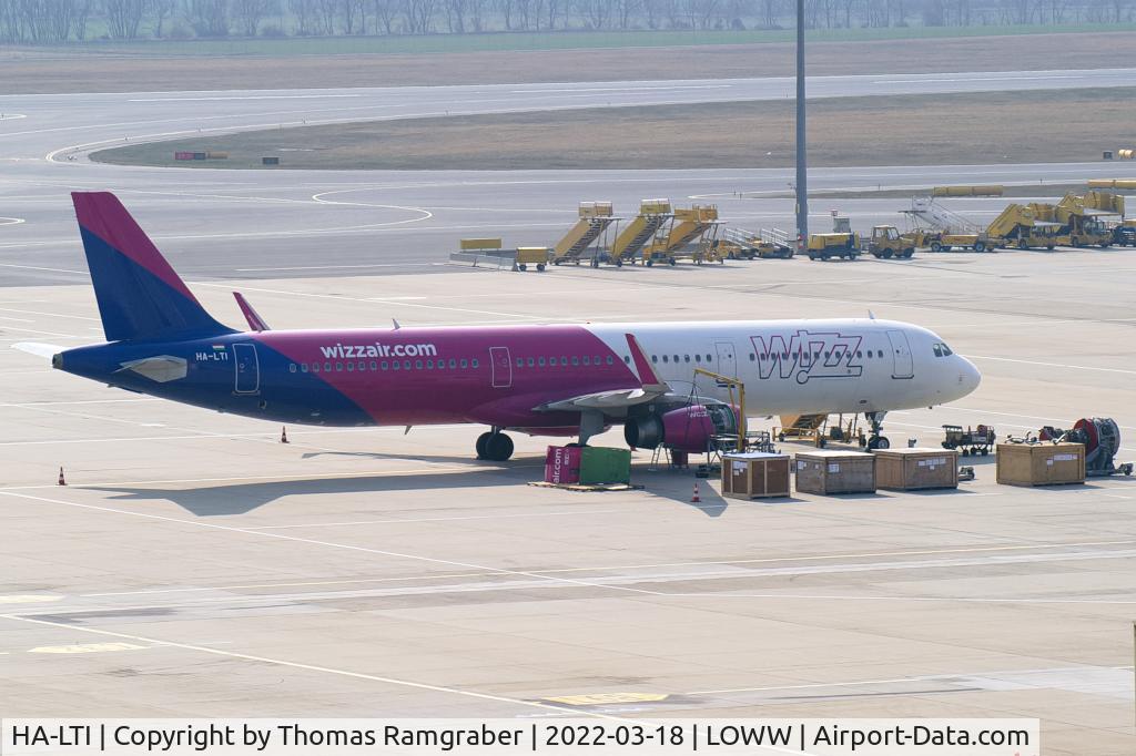 HA-LTI, 2019 Airbus A321-231 C/N 8943, Wizzair Airbus A321 open air engine change
