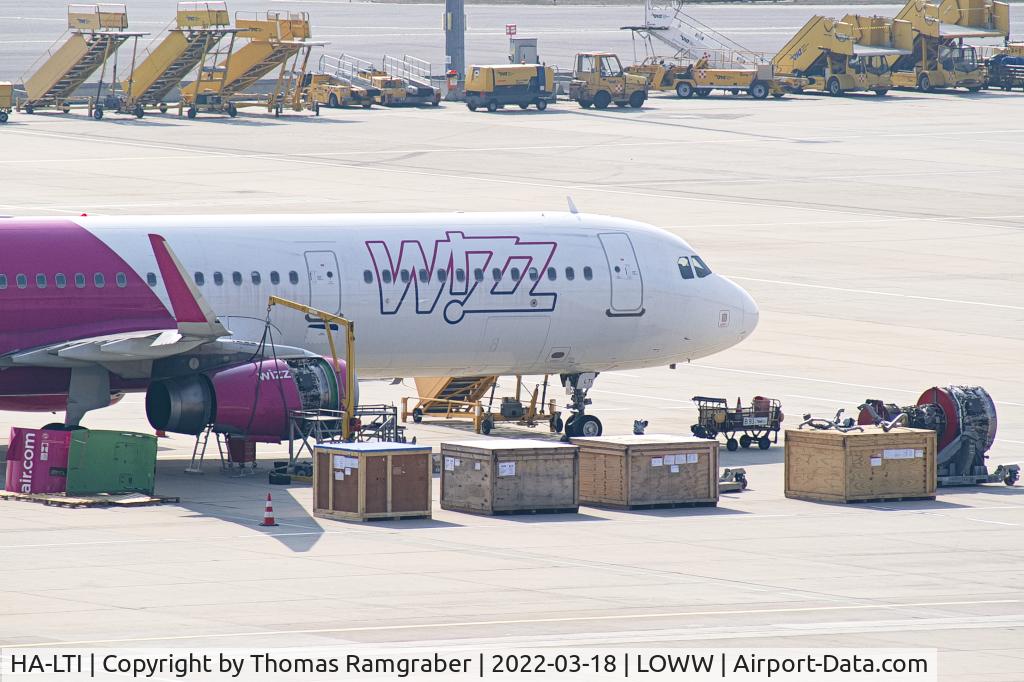 HA-LTI, 2019 Airbus A321-231 C/N 8943, Wizzair Airbus A321 open air engine change
