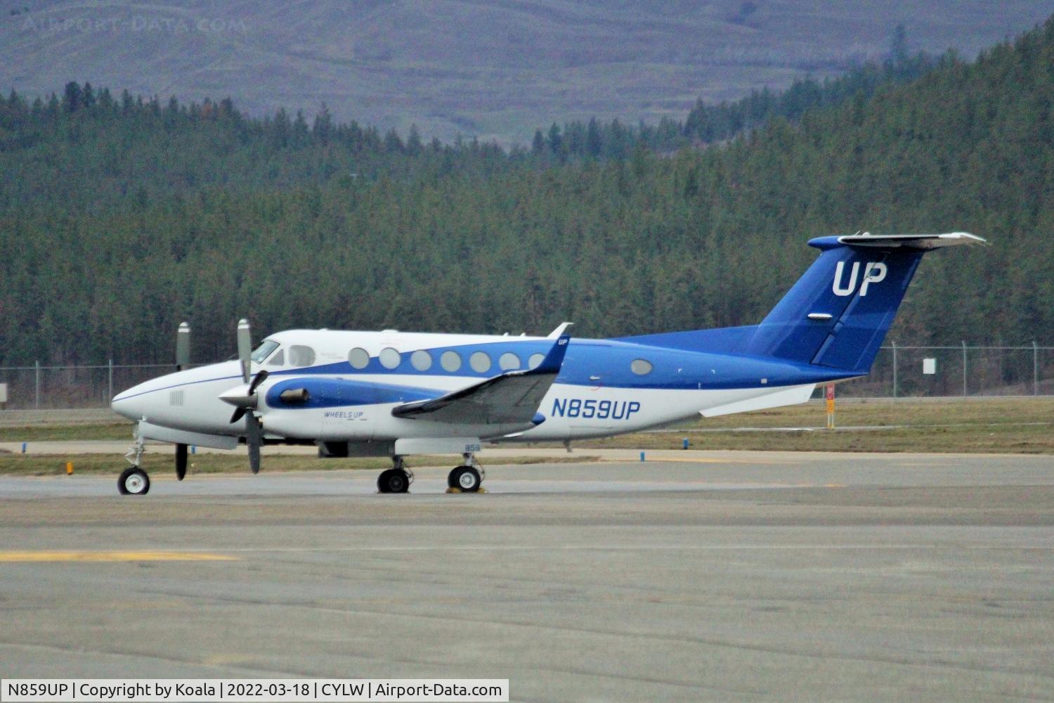 N859UP, 2016 Hawker Beechcraft B300 King Air 350i C/N FL-1053, At the GAT