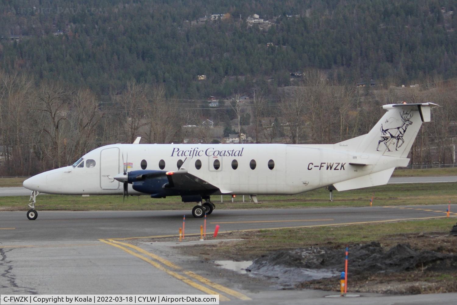 C-FWZK, 1992 Beech 1900D C/N UE-8, Departing white-tailed deer to Victoria