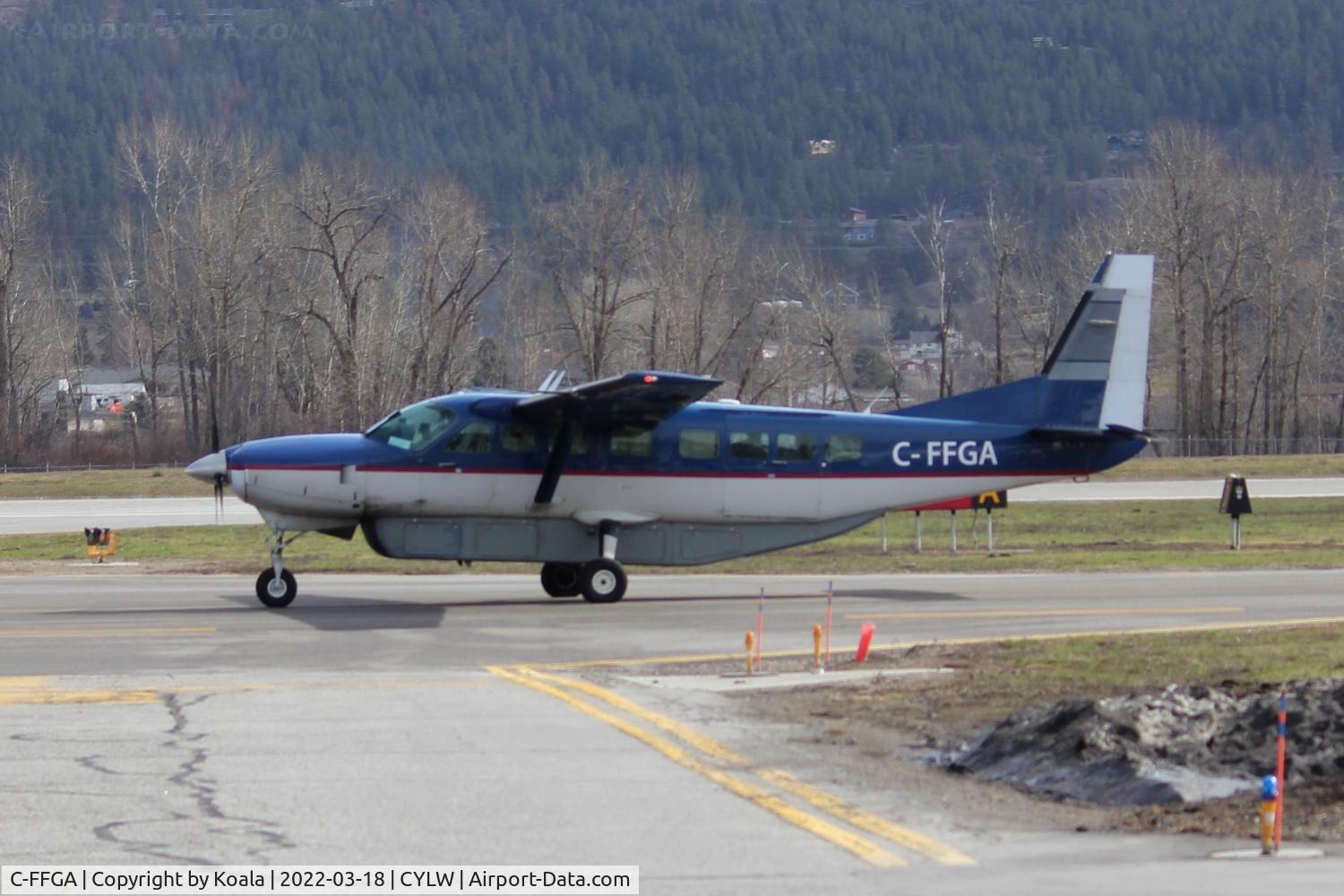 C-FFGA, 1998 Cessna 208B Grand Caravan C/N 208B0662, Taxing to departure