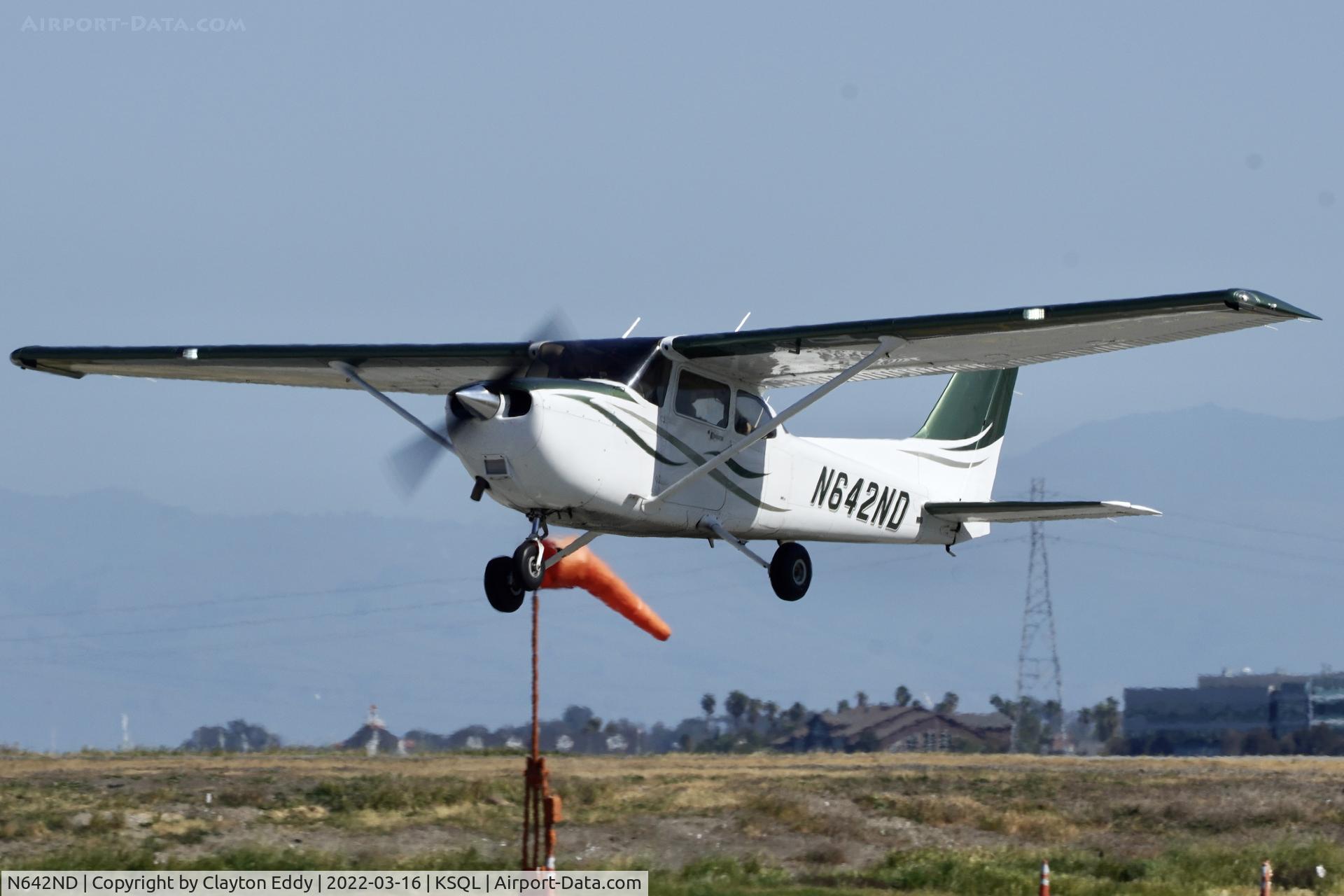 N642ND, 2015 Cessna 172S C/N 172S11616, San Carlos Airport in California 2022.