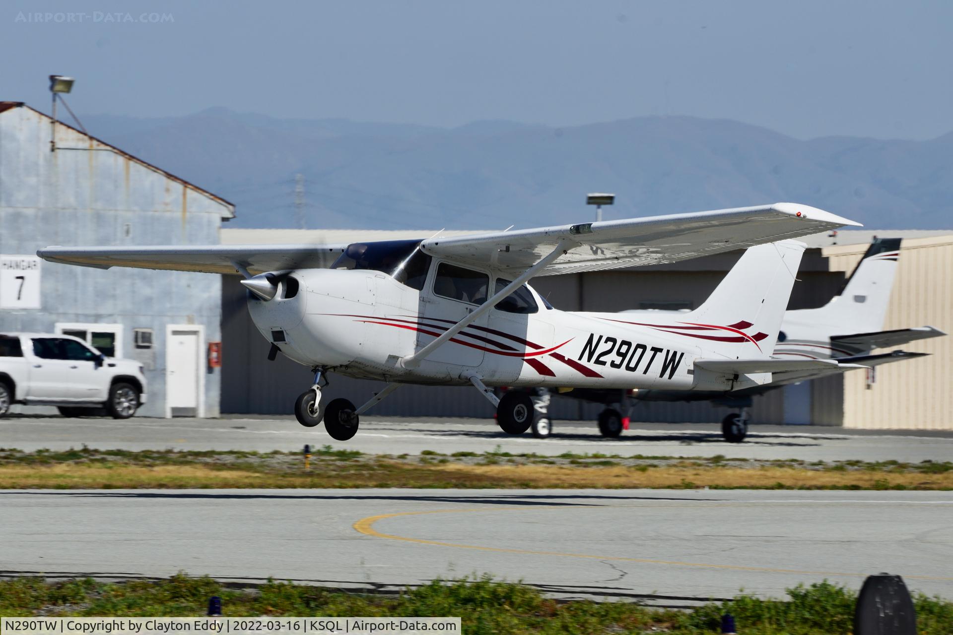 N290TW, 2001 Cessna 172S C/N 172S9020, San Carlos Airport in California 2022.
