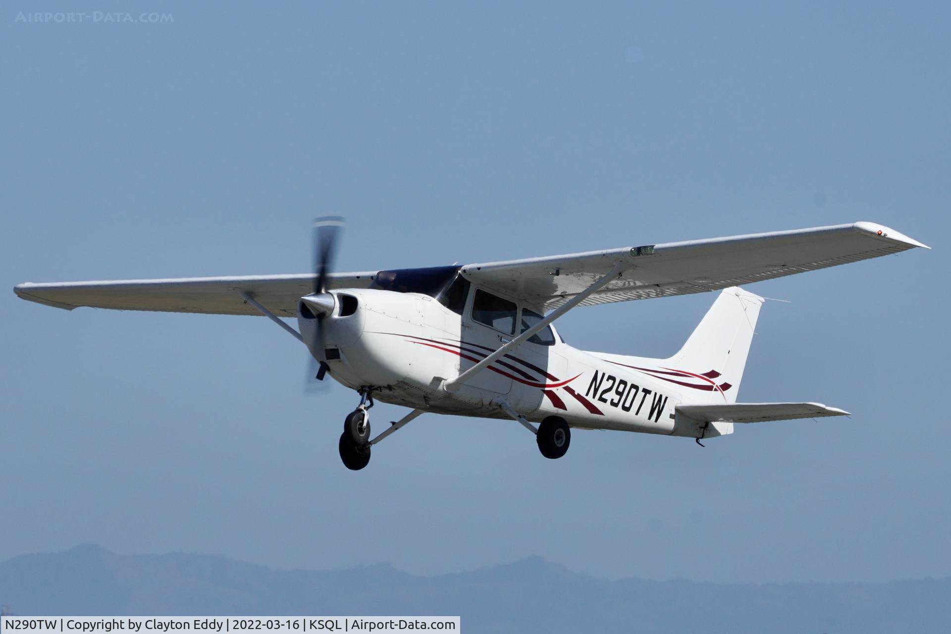 N290TW, 2001 Cessna 172S C/N 172S9020, San Carlos Airport in California 2022.
