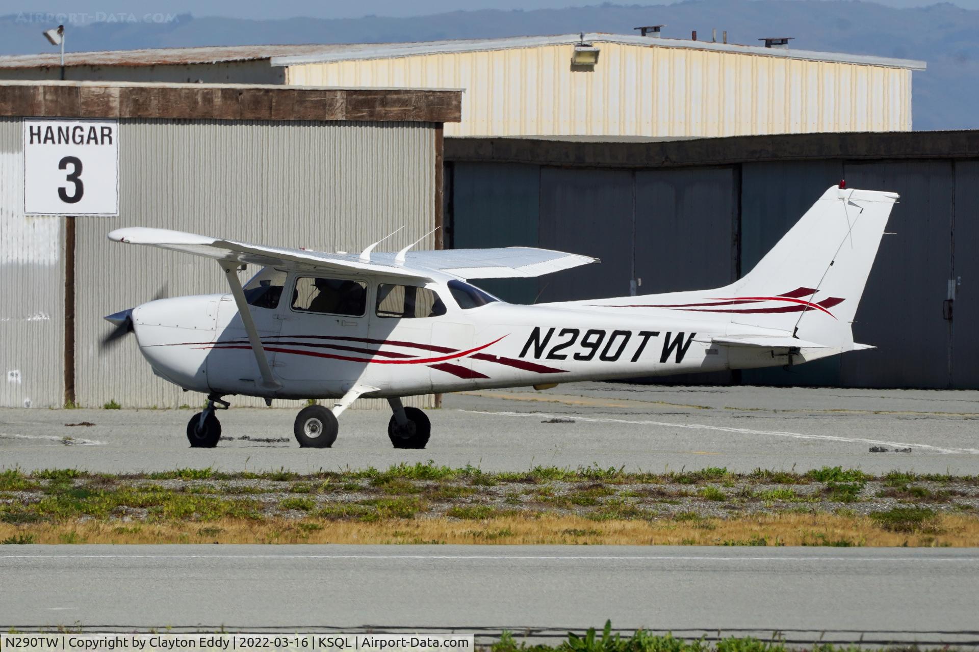 N290TW, 2001 Cessna 172S C/N 172S9020, San Carlos Airport in California 2022.