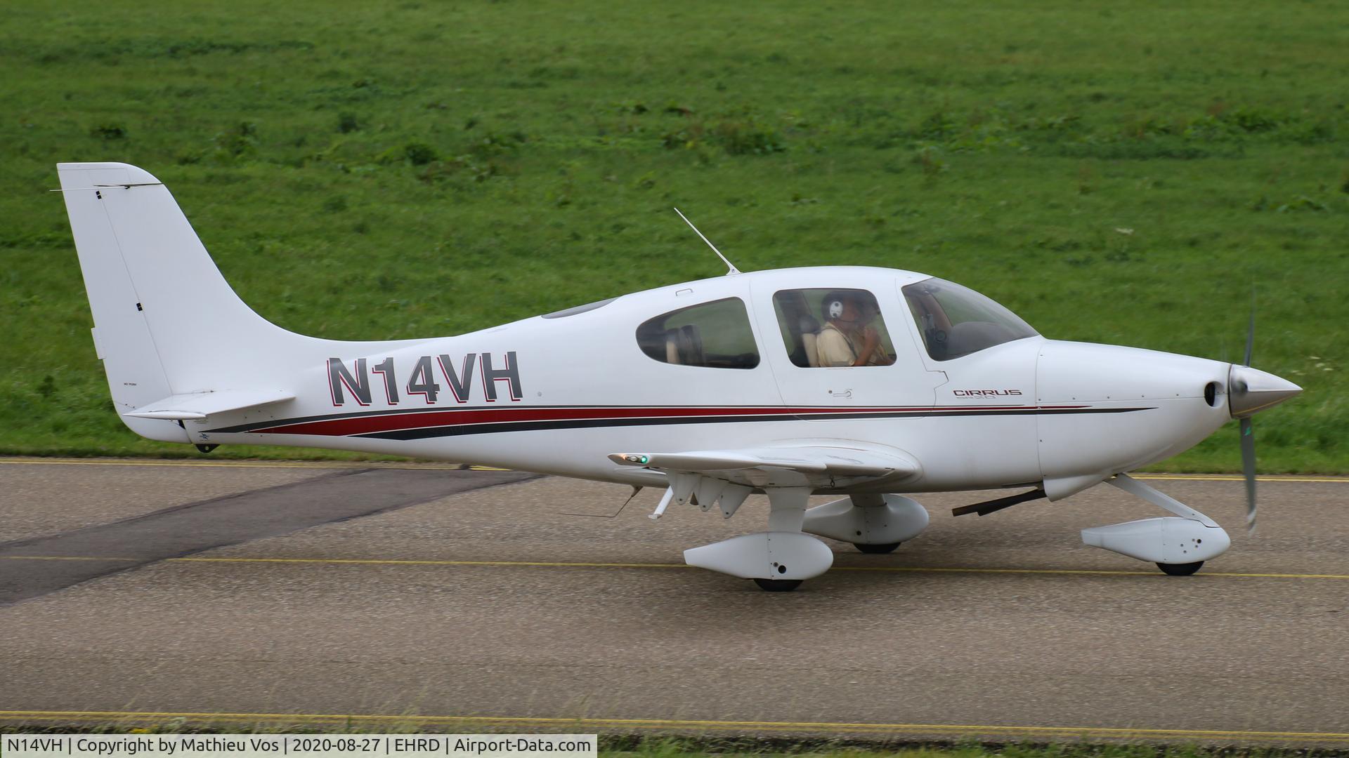 N14VH, 2001 Cirrus SR20 C/N 1115, Taxing
