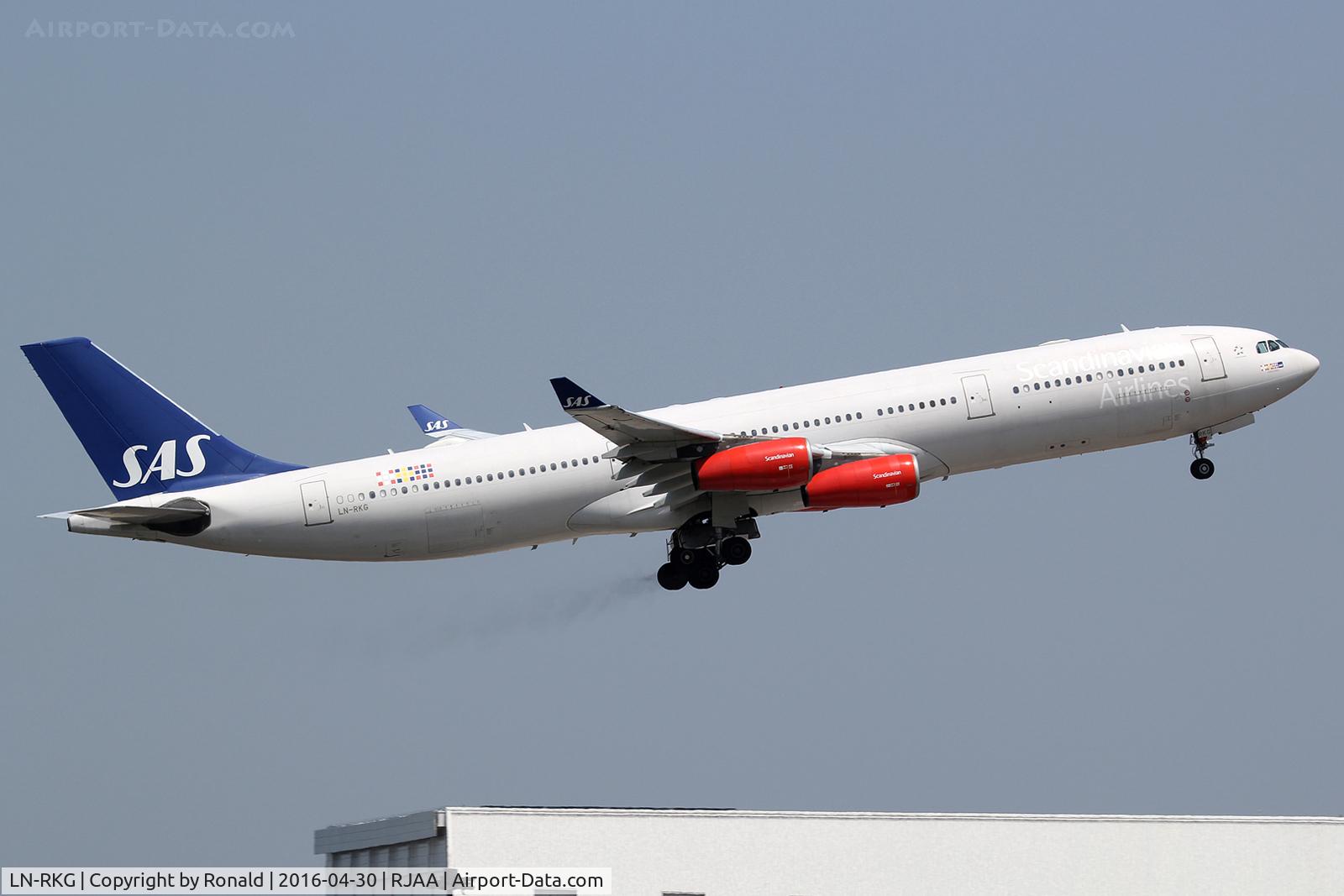 LN-RKG, 2001 Airbus A340-313X C/N 424, at nrt