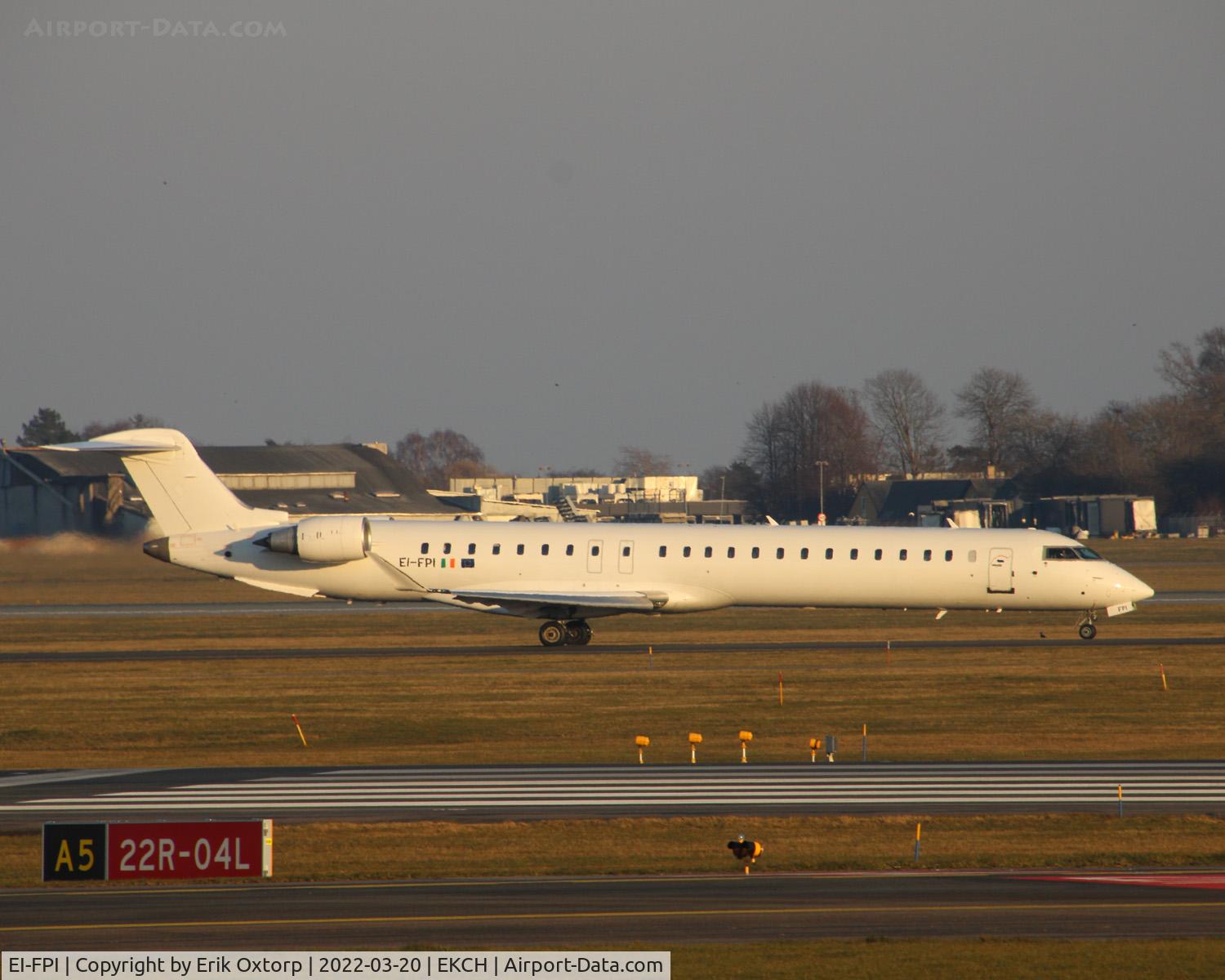 EI-FPI, 2016 Bombardier CRJ-900LR (CL-600-2D24) C/N 15425, EI-FPI taxi for take off rw 04R