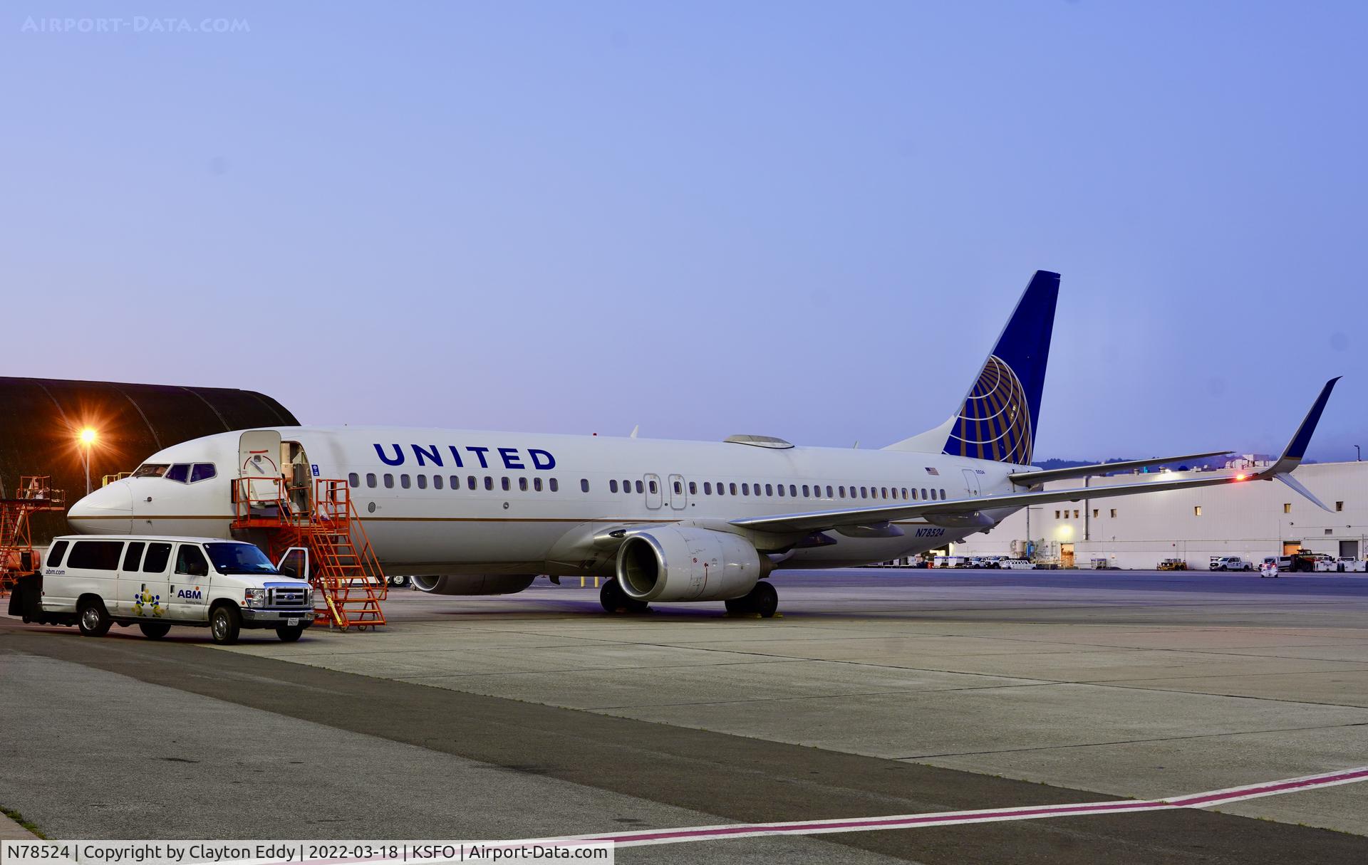 N78524, 2010 Boeing 737-824 C/N 31642, SFO 2022.