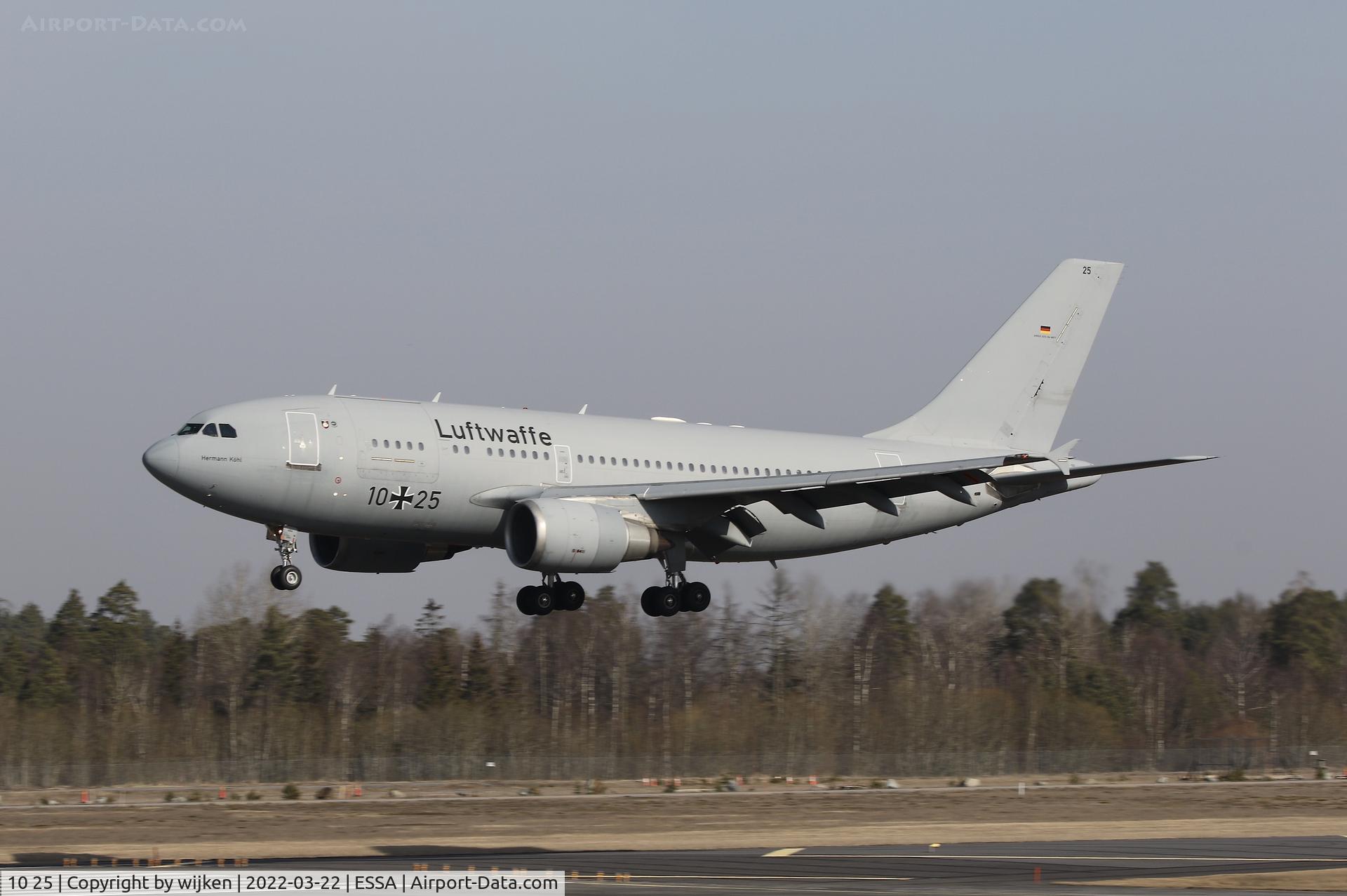10 25, 1988 Airbus A310-304/MRTT C/N 484, RWY 26
