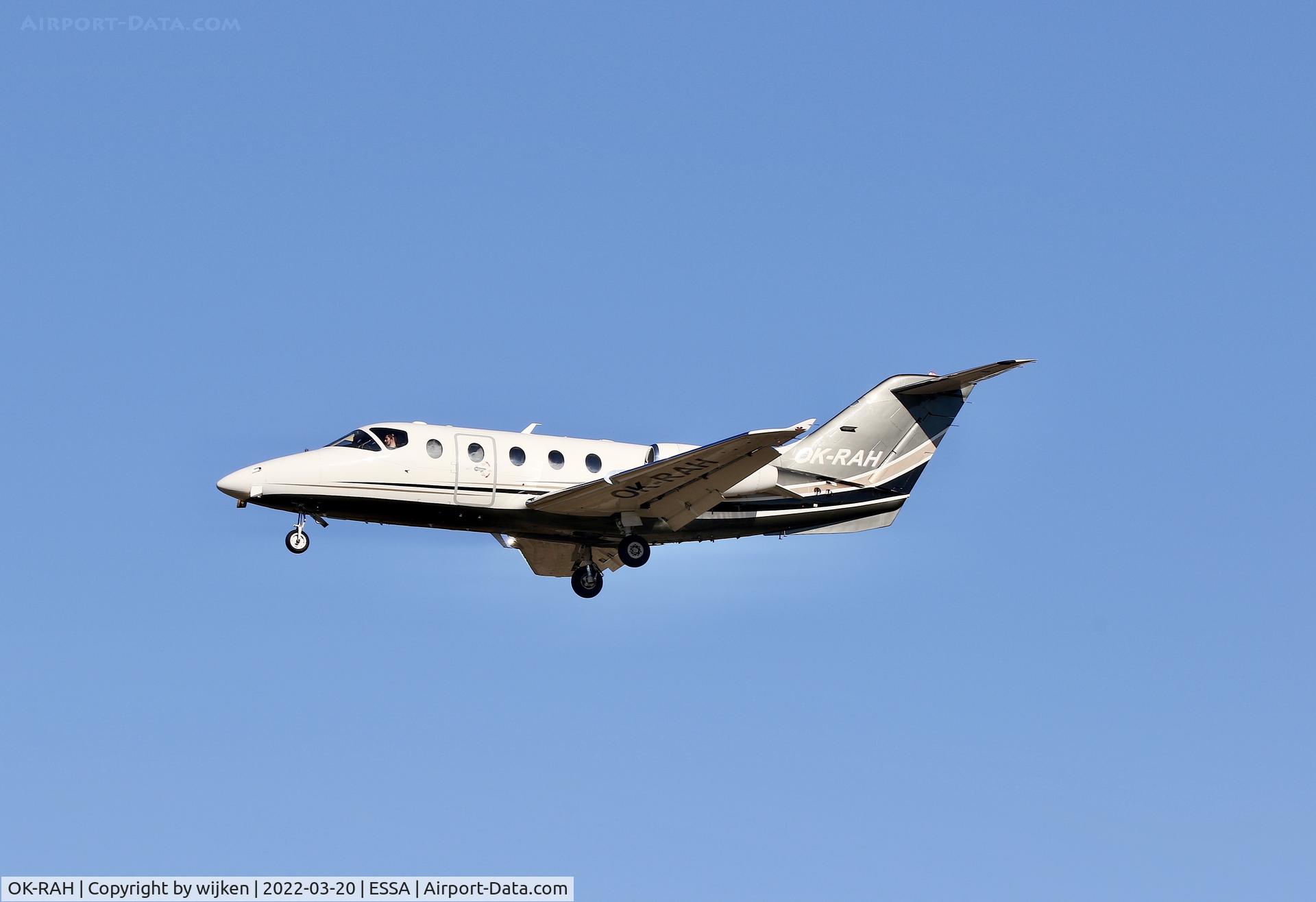 OK-RAH, 2006 Raytheon Hawker 400XP C/N RK-413, RWY 26