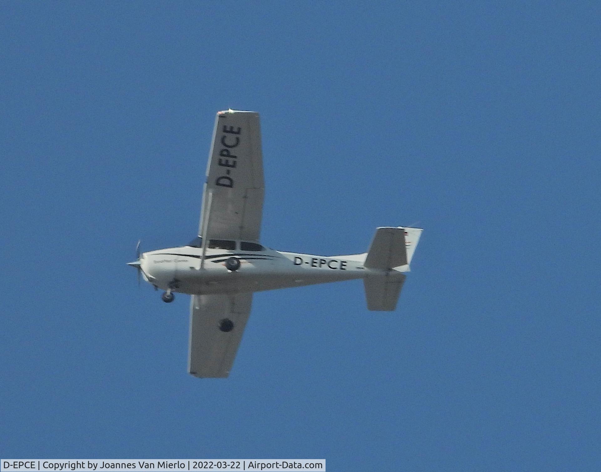 D-EPCE, 2009 Cessna 172S C/N 172S10958, Cruising over Belgium