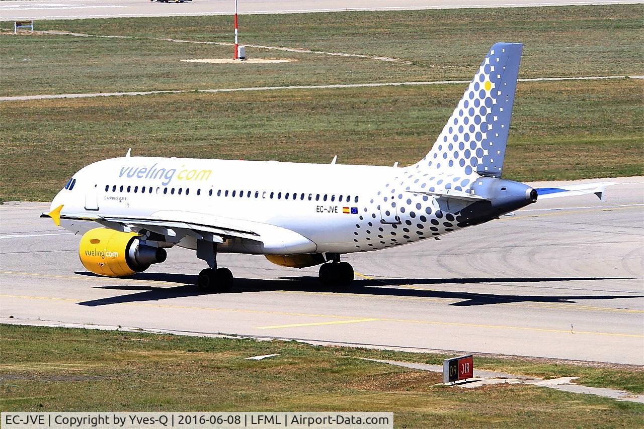 EC-JVE, 2006 Airbus A319-111 C/N 2843, Airbus A319-111, Lining up Rwy 31R, Marseille-Provence Airport (LFML-MRS)