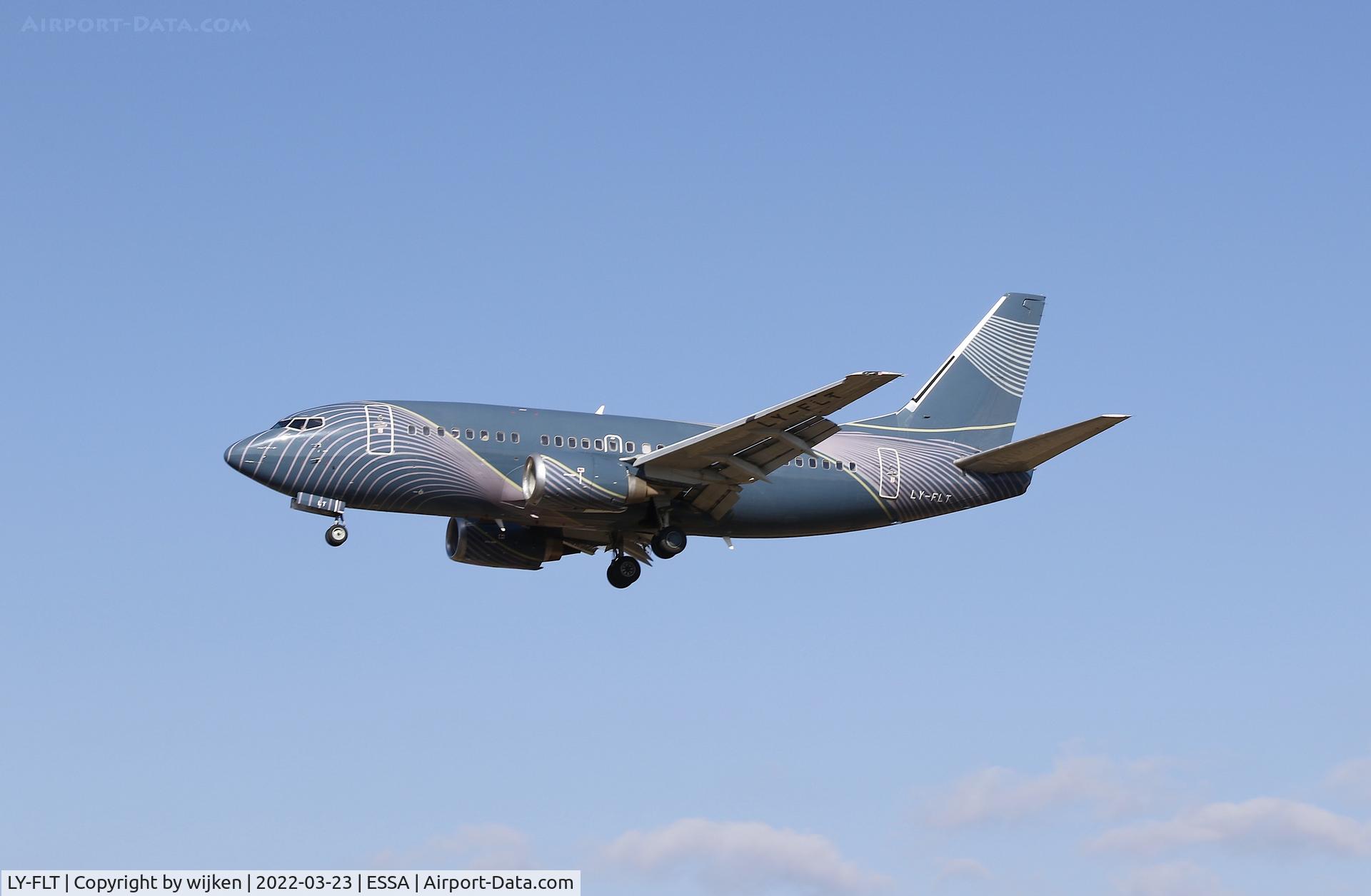 LY-FLT, 1992 Boeing 737-522 C/N 26683, RWY 26