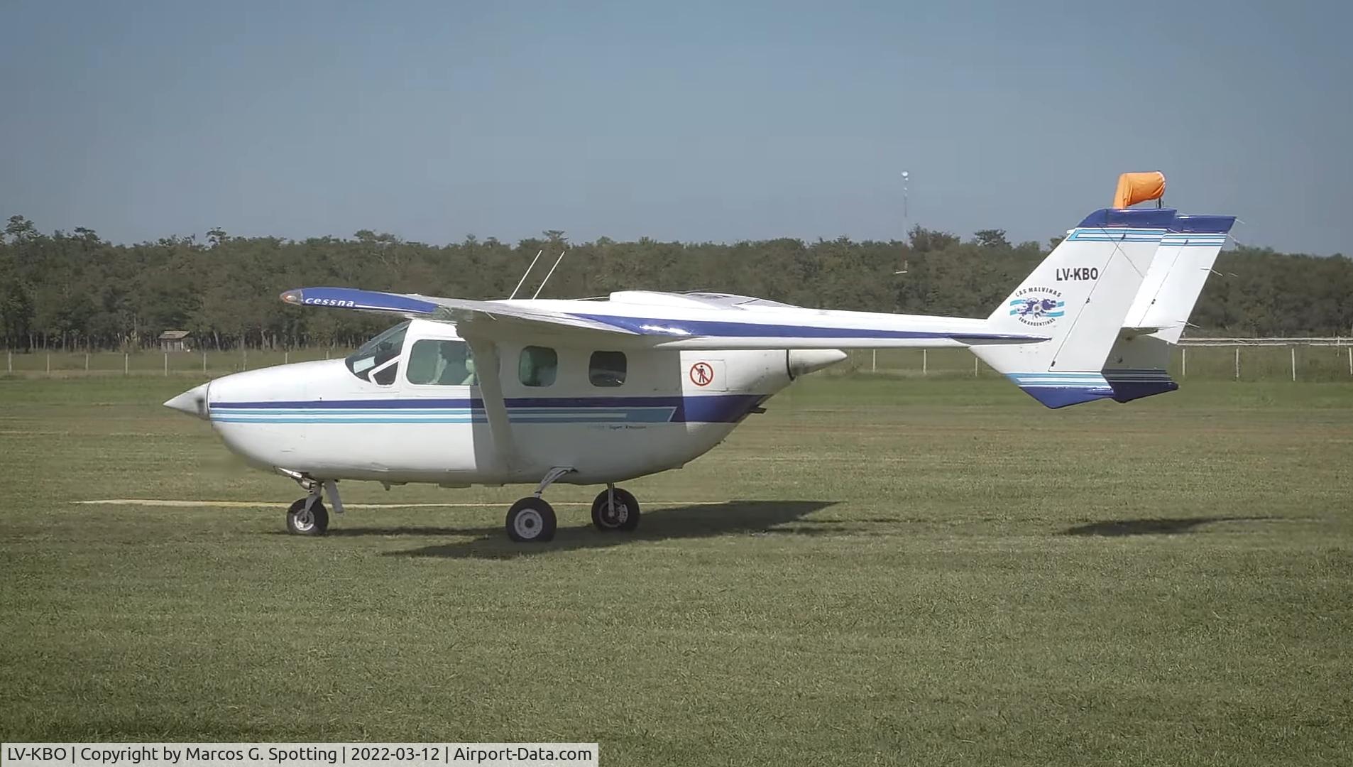 LV-KBO, 1973 Cessna 337G Super Skymaster Super Skymaster C/N 337-01482, Capturada de https://youtu.be/FMJDVhpe-sE, 40? aniversario en vuelo de la EAA, aeródromo de General Rodríguez, Argentina.