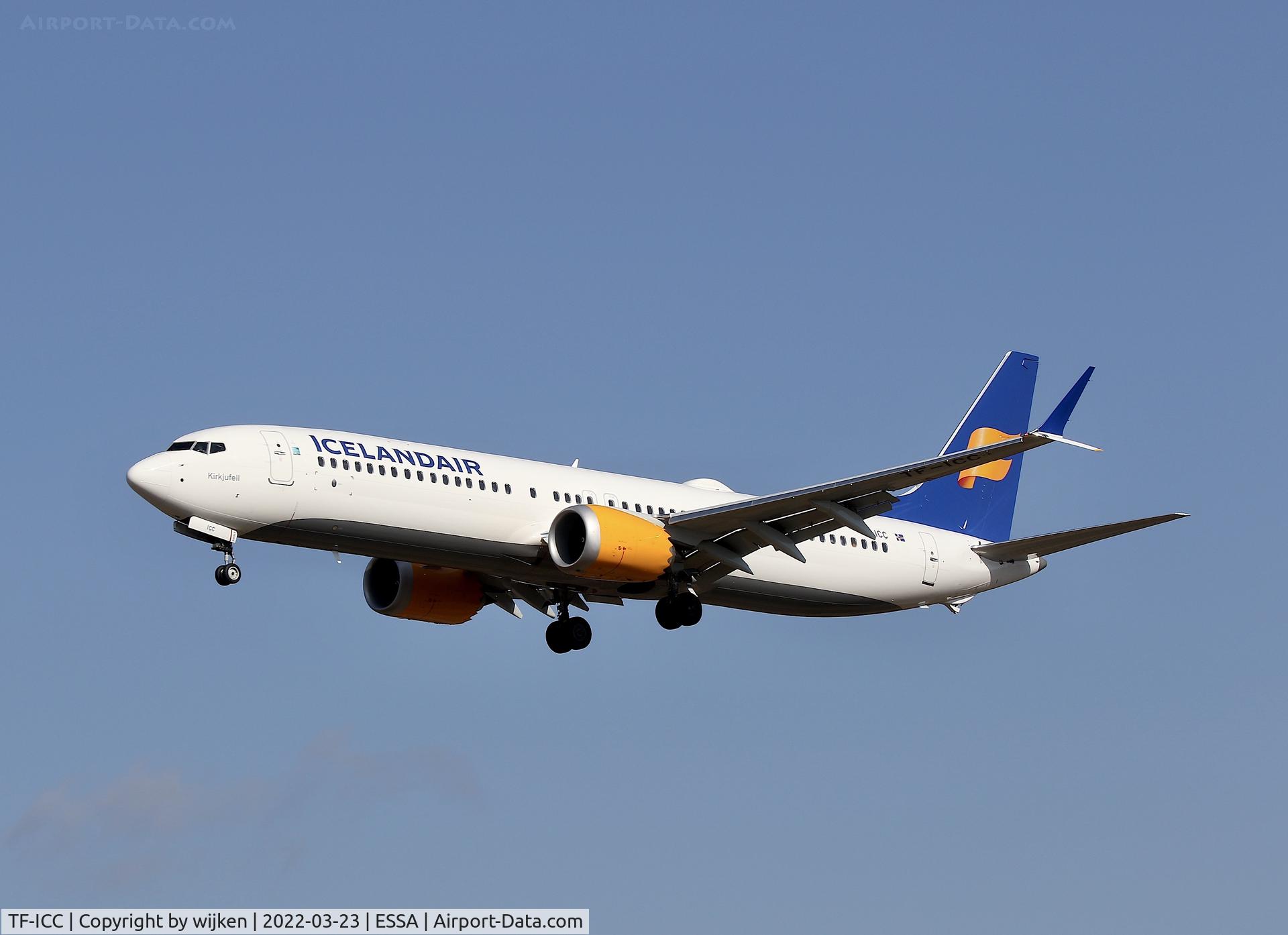TF-ICC, 2019 Boeing 737-9 MAX C/N 44359, RWY 26