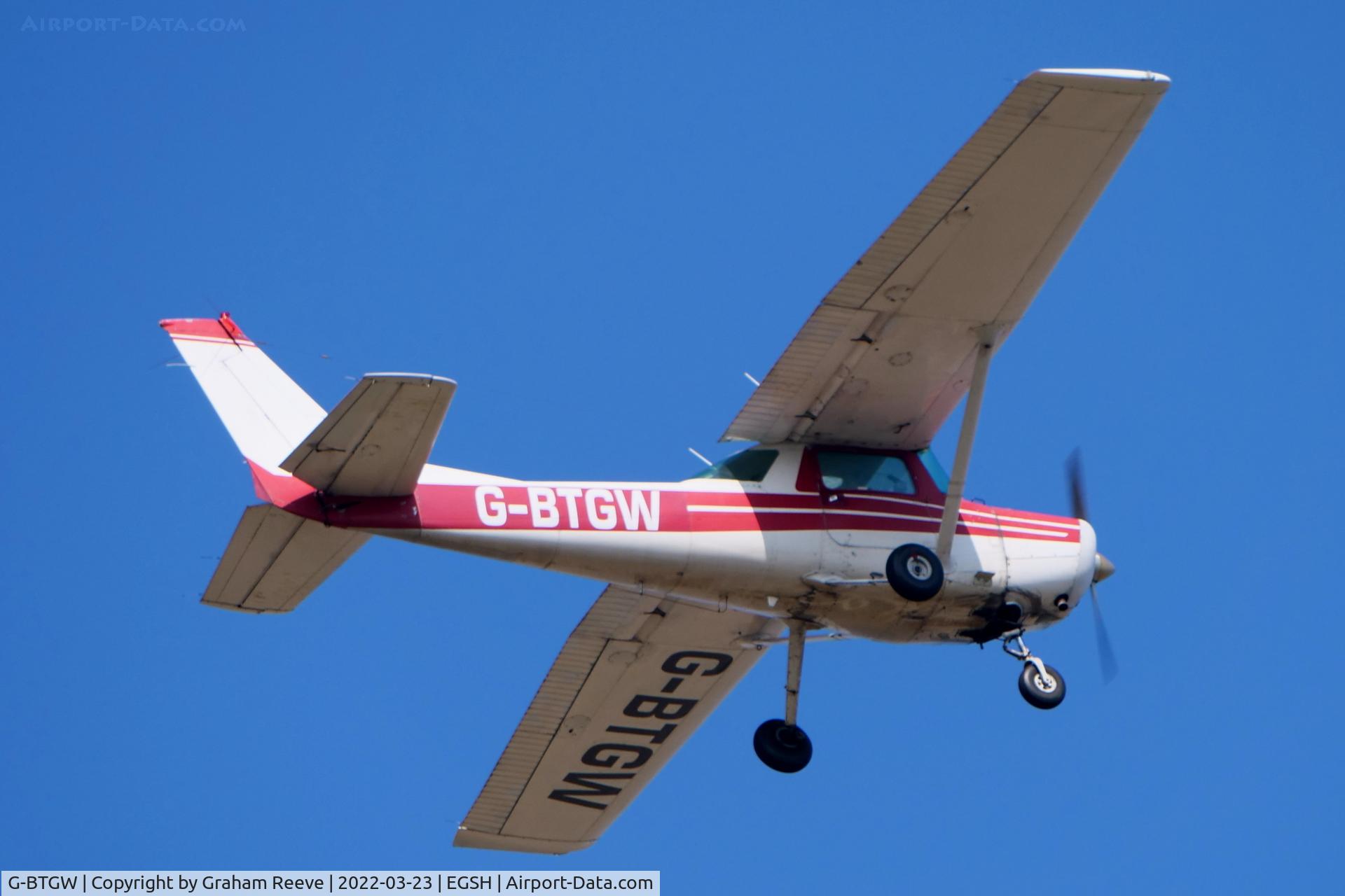 G-BTGW, 1979 Cessna 152 C/N 15279812, Departing from Norwich.